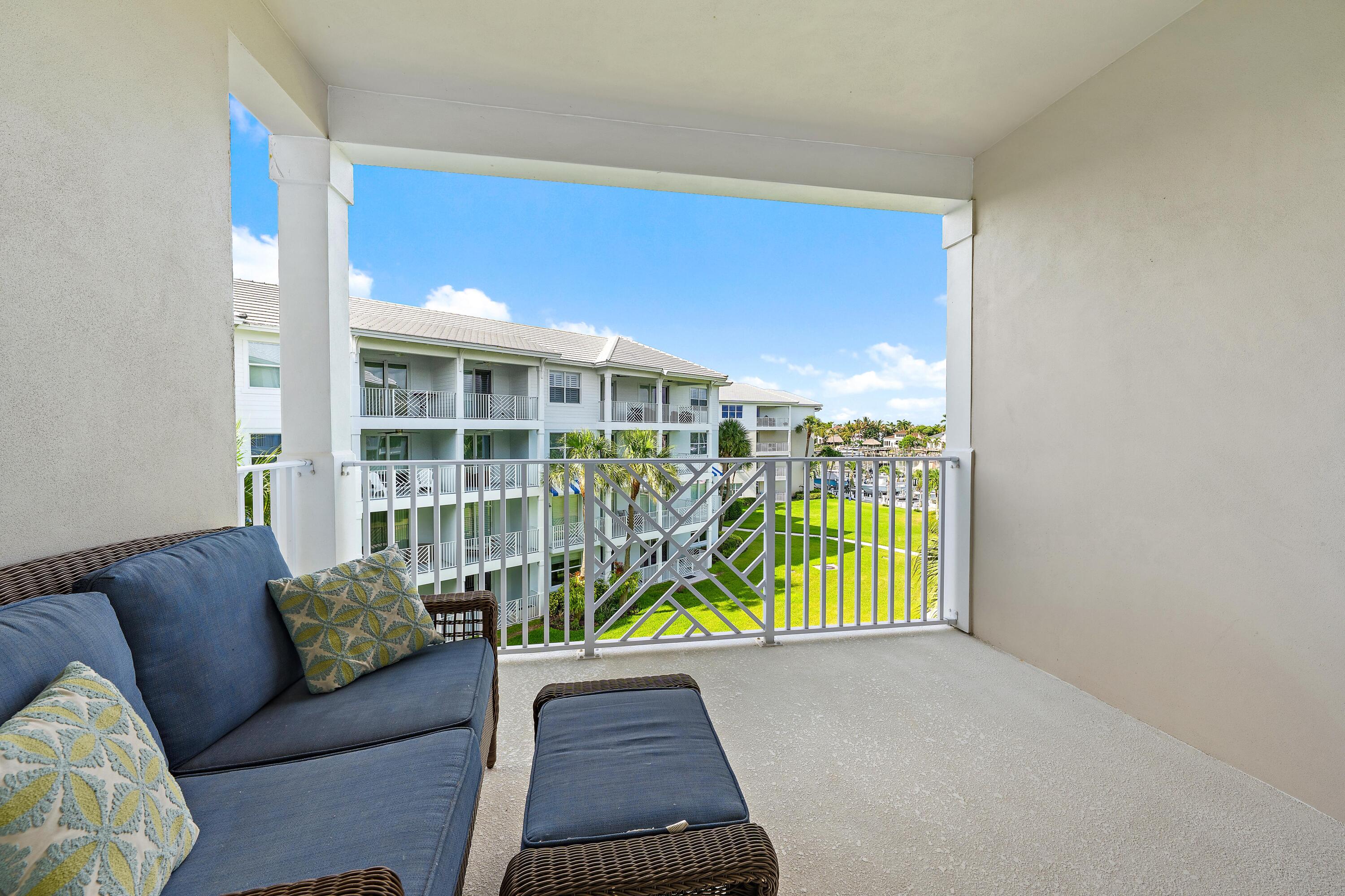 432 Bay Colony Drive N