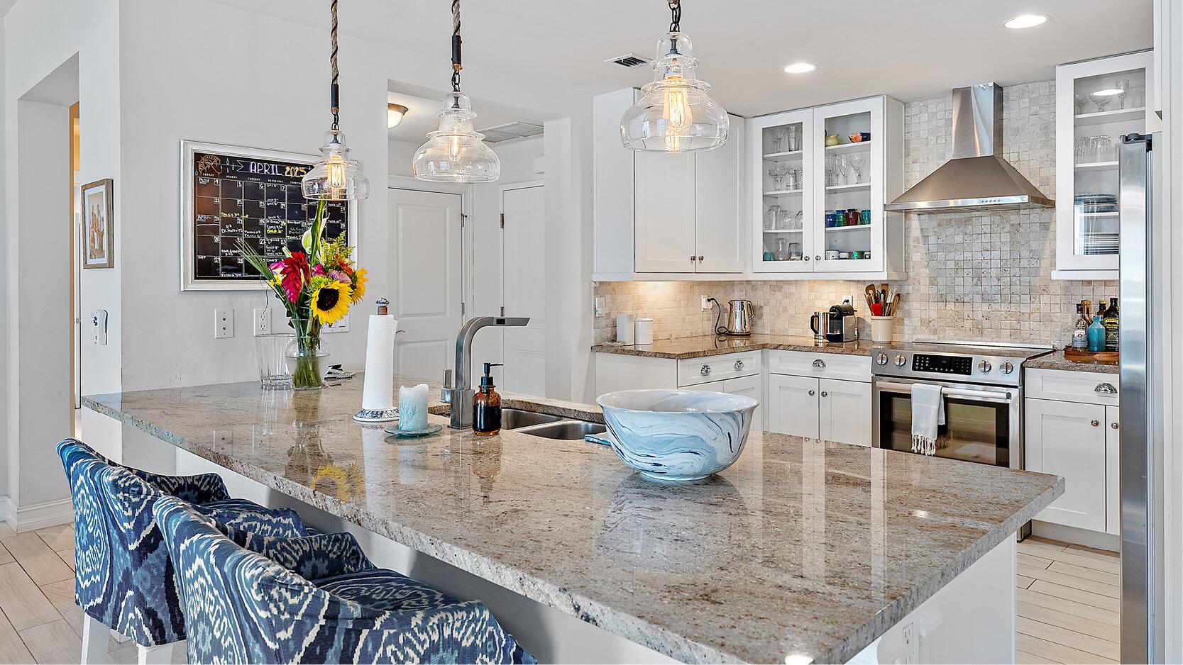 432 Bay Colony Drive N