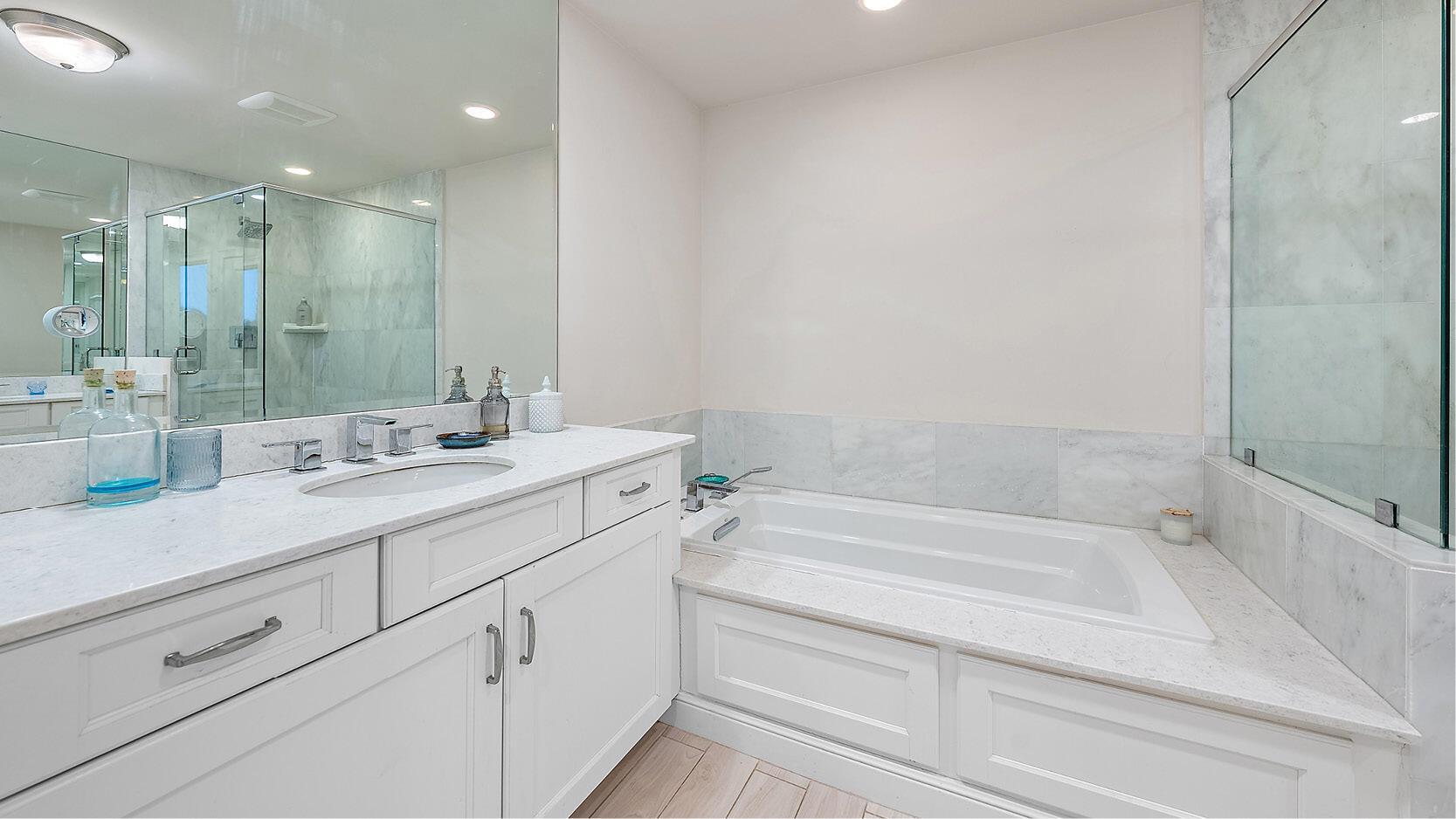 432 Bay Colony Drive N