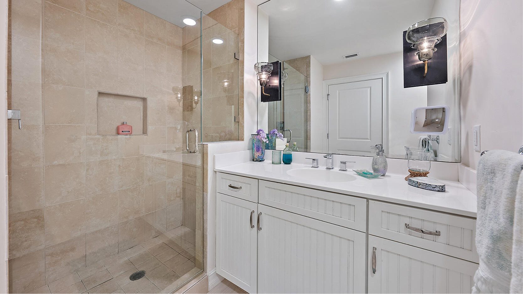 432 Bay Colony Drive N