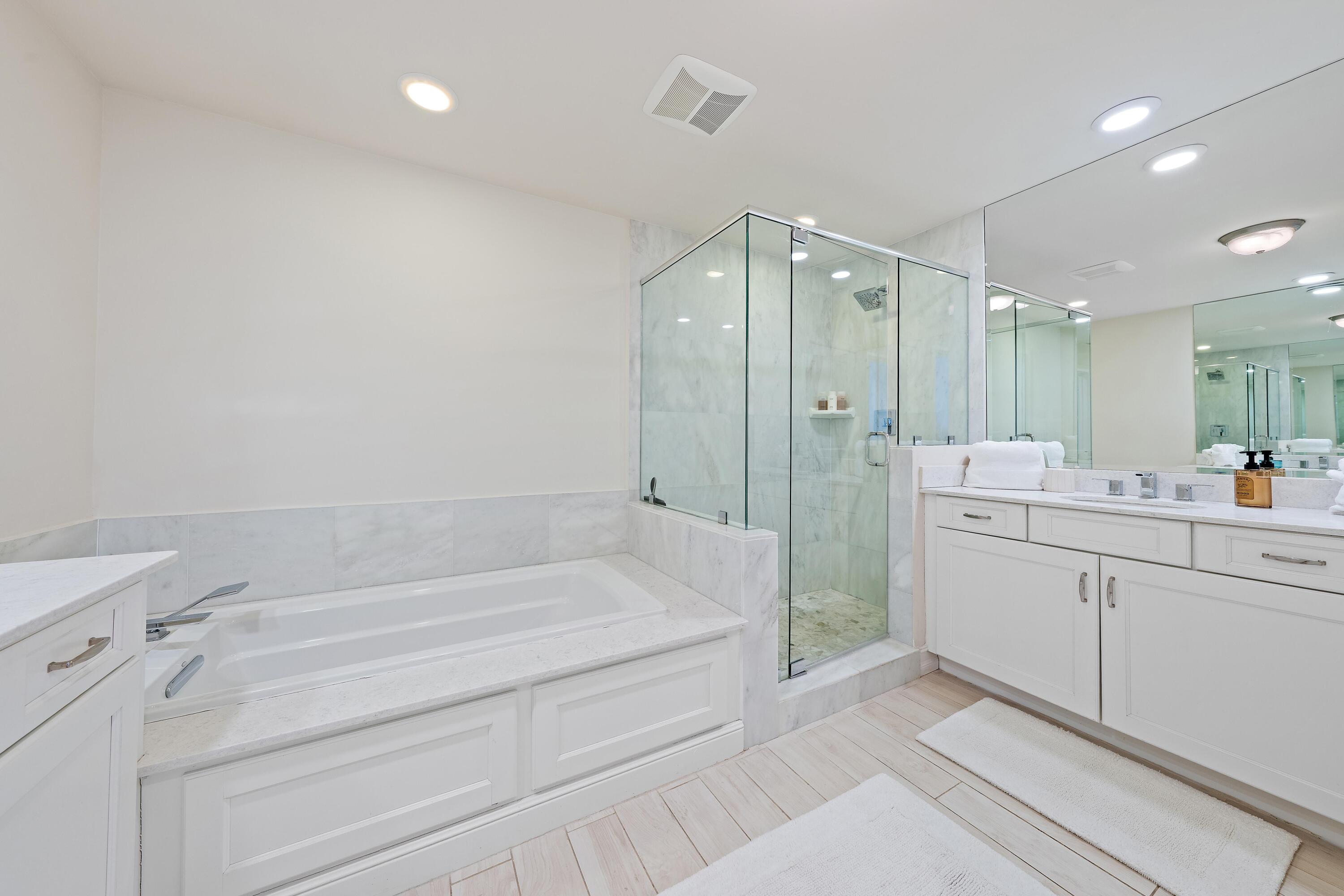 432 Bay Colony Drive N