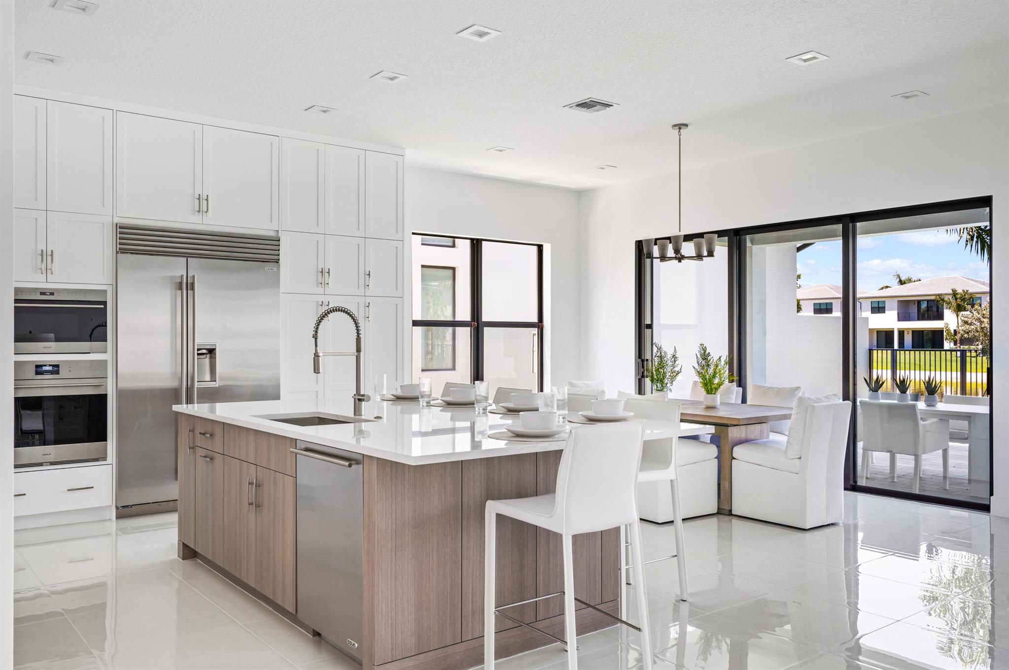 9435 Royal Woods Manor