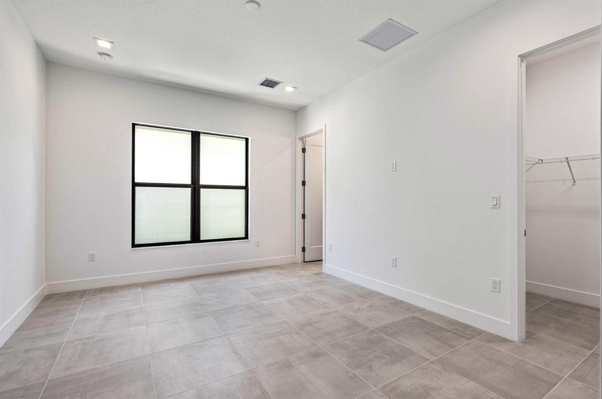 9435 Royal Woods Manor