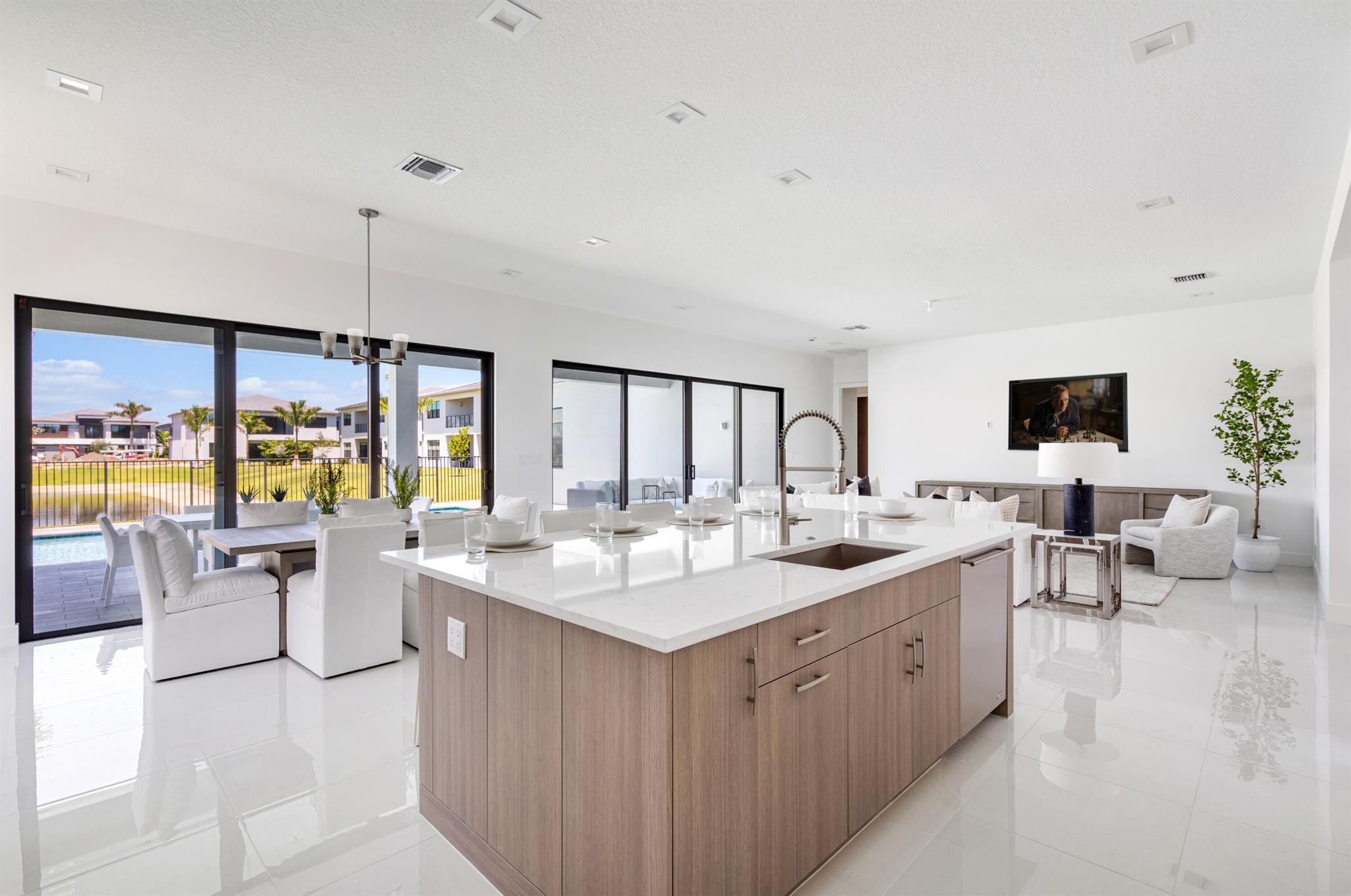 9435 Royal Woods Manor