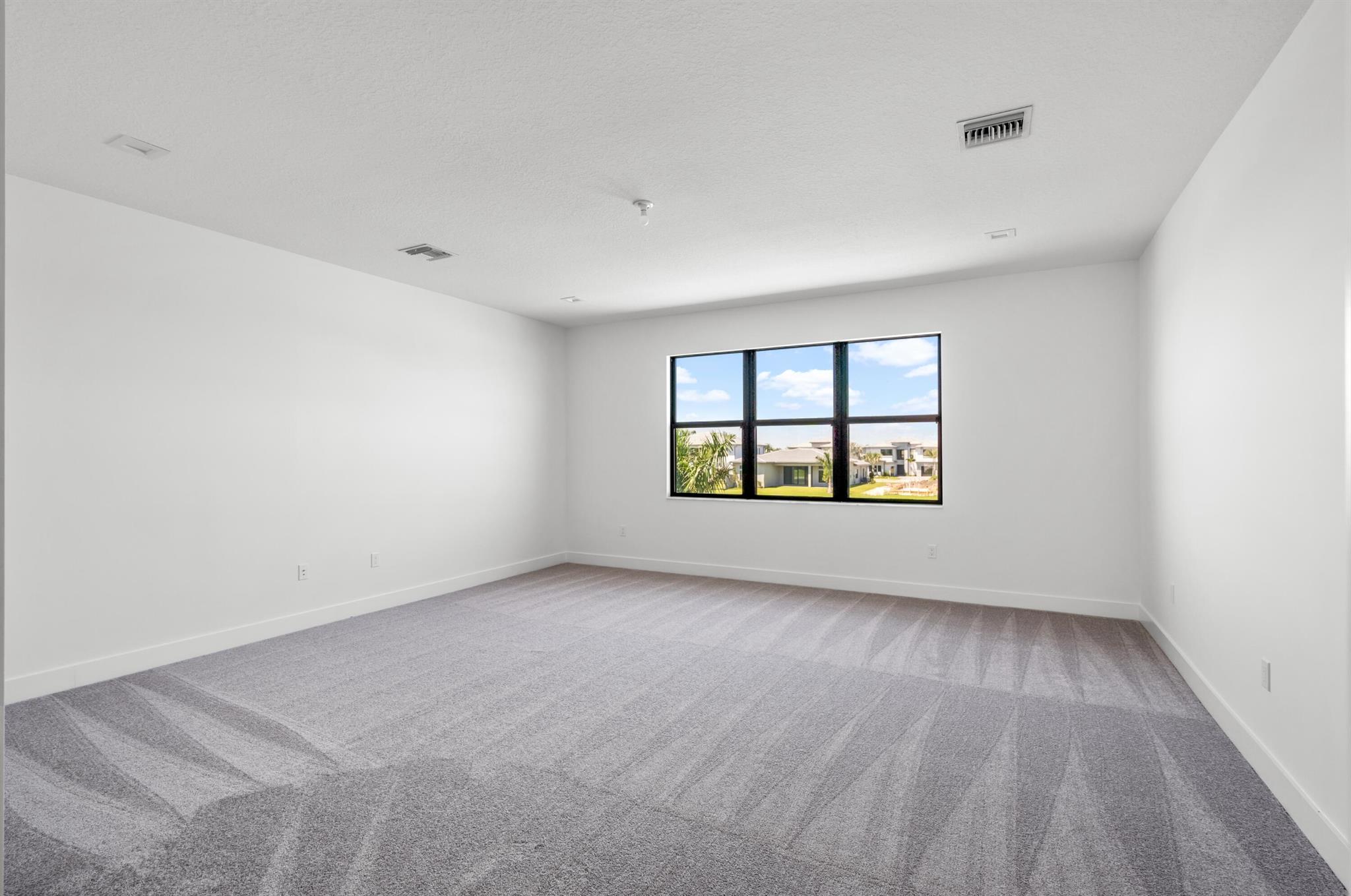 9435 Royal Woods Manor