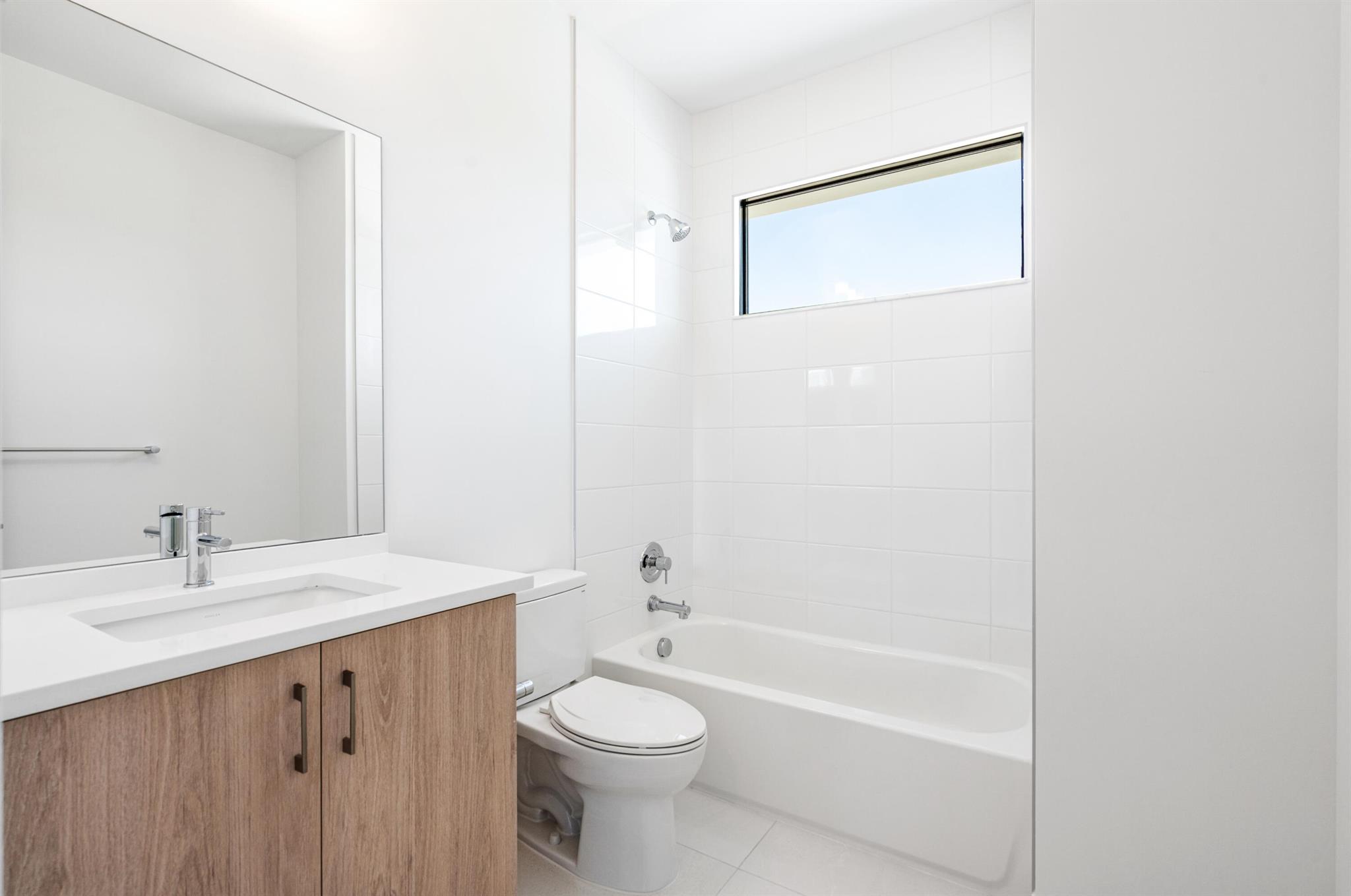 9435 Royal Woods Manor