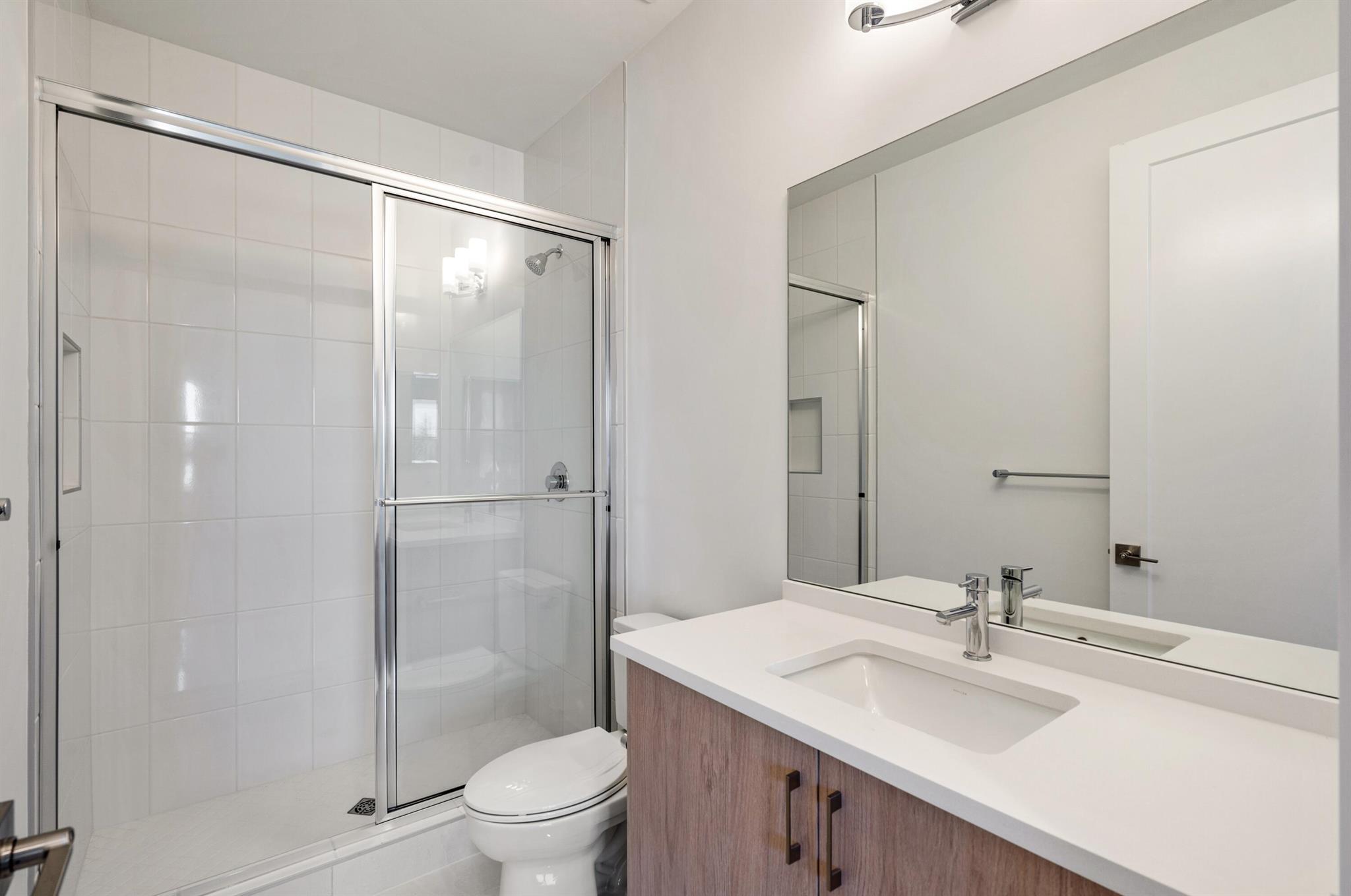 9435 Royal Woods Manor