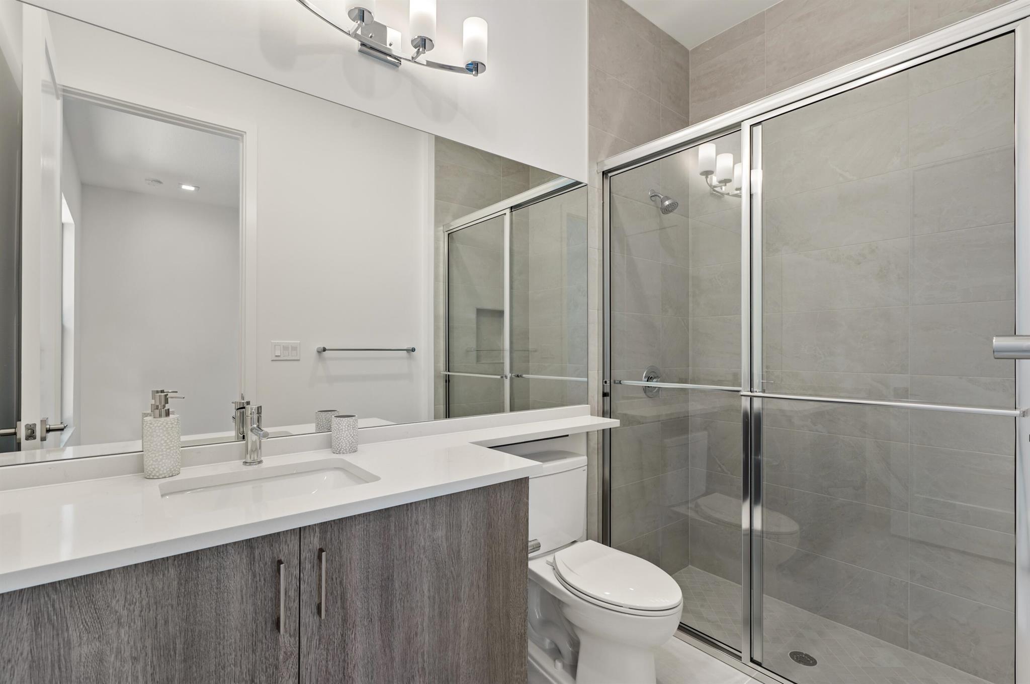 9435 Royal Woods Manor