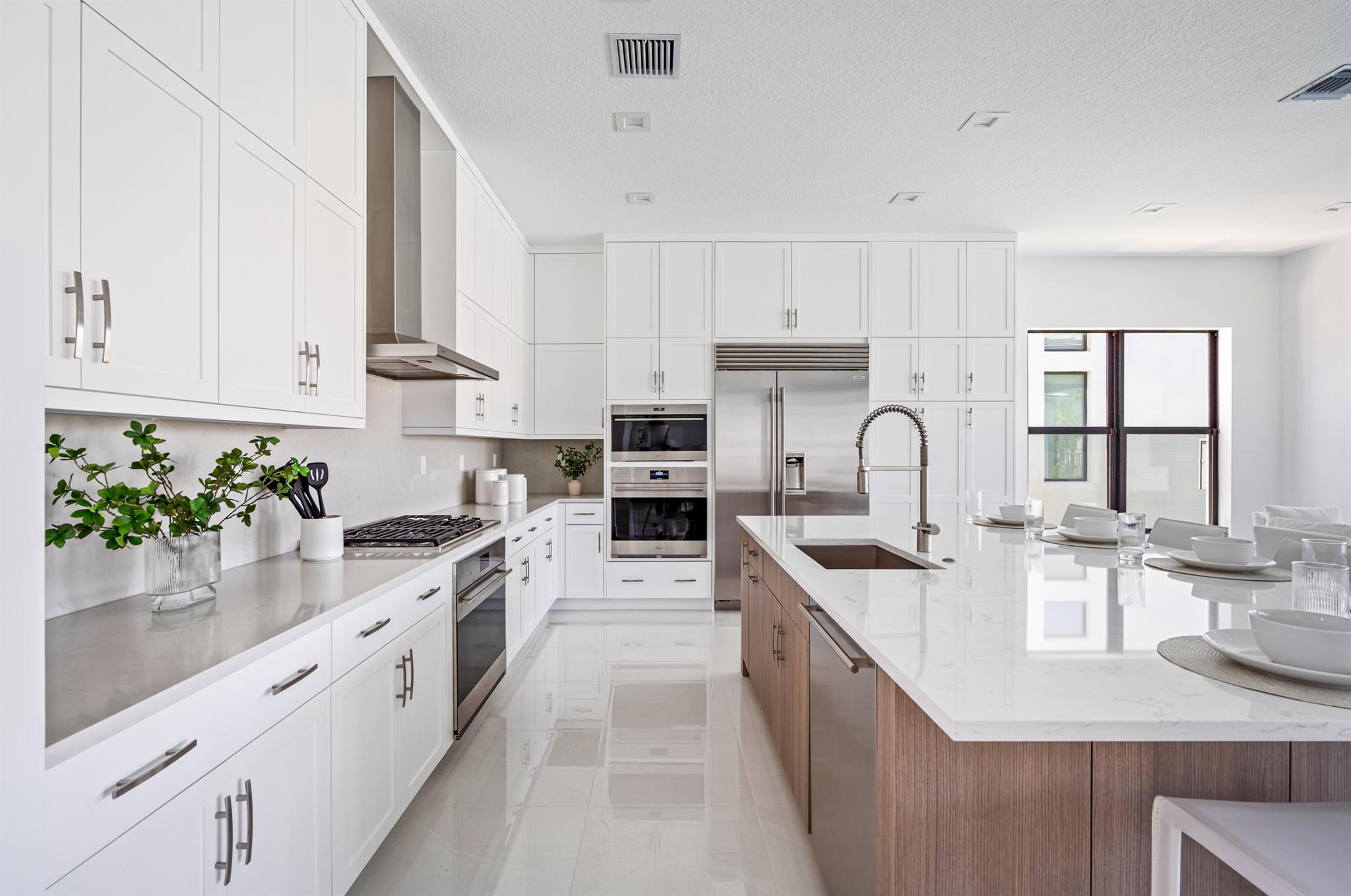 9435 Royal Woods Manor