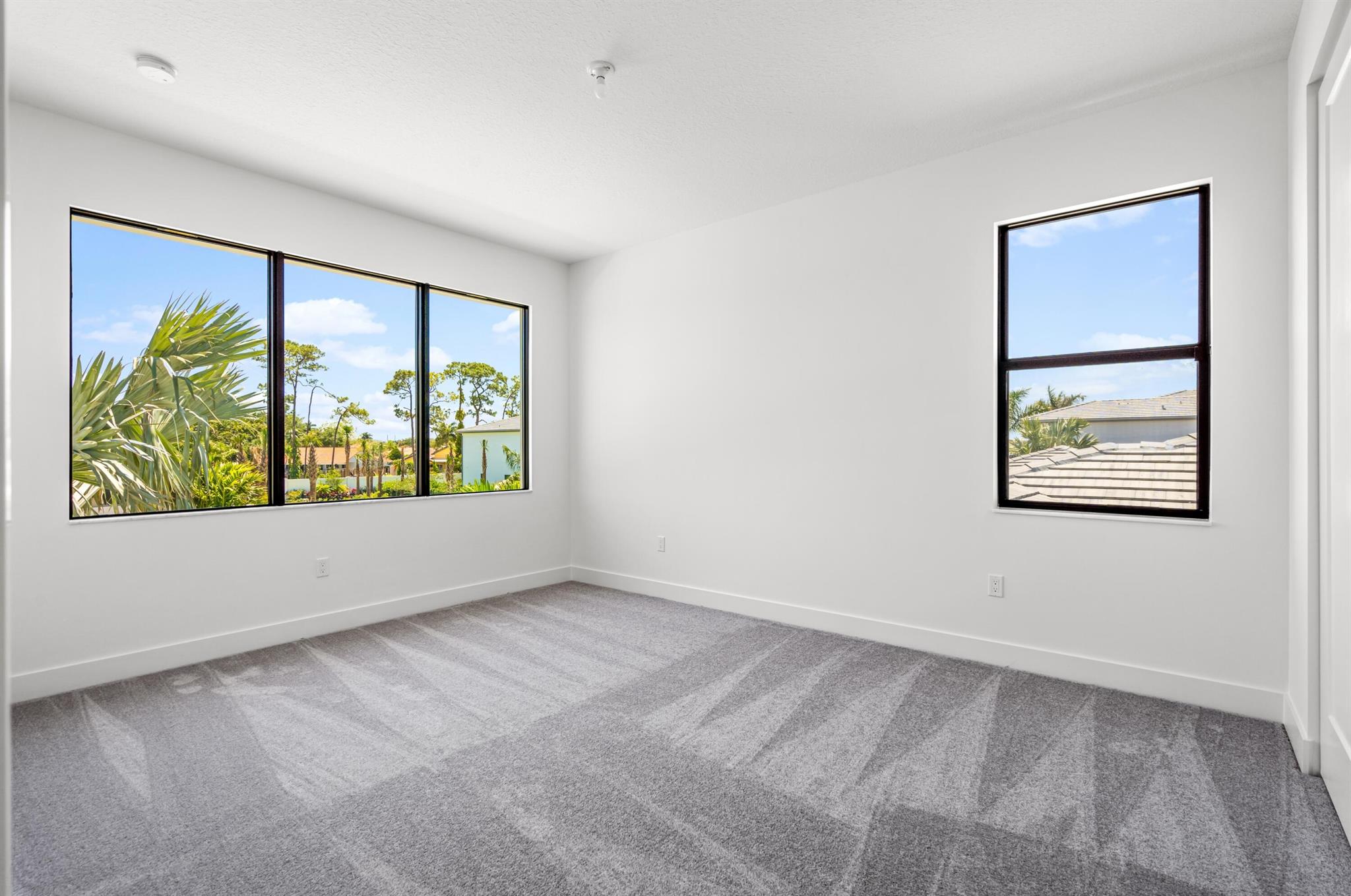 9435 Royal Woods Manor