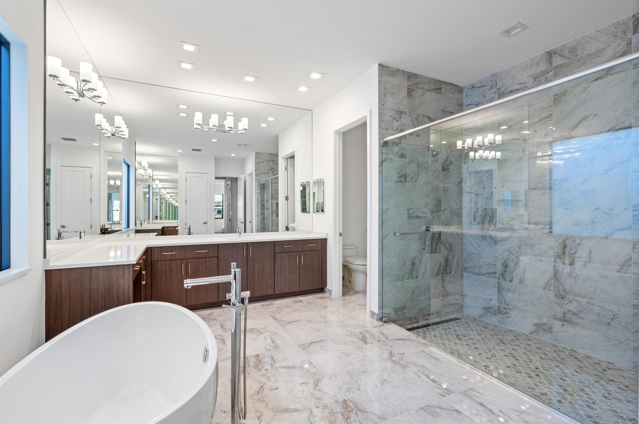 9435 Royal Woods Manor