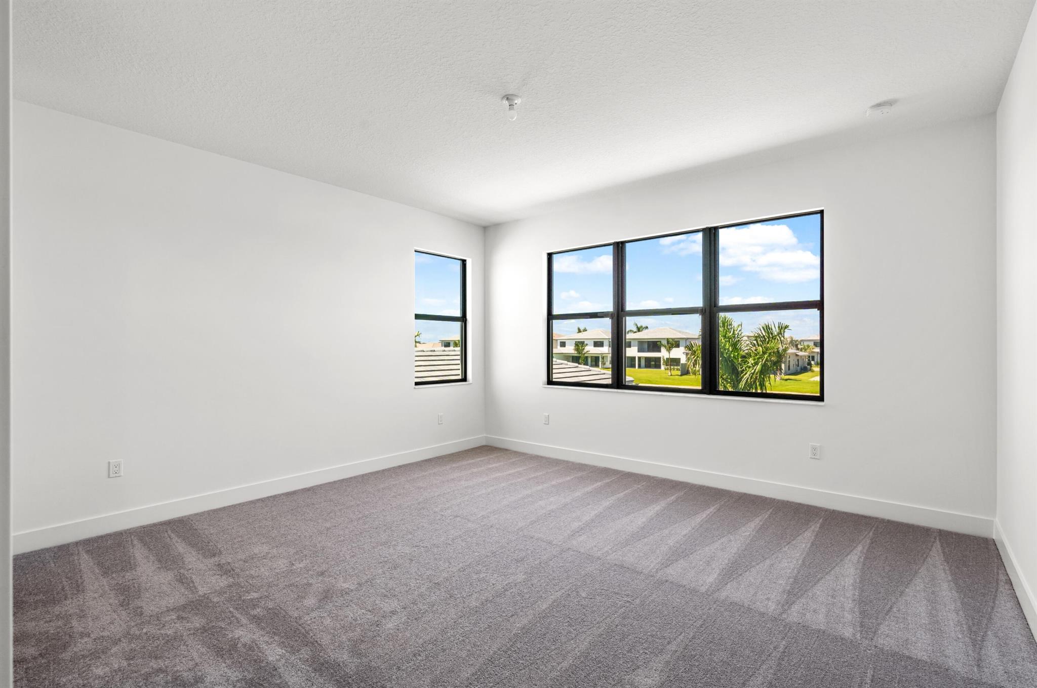 9435 Royal Woods Manor