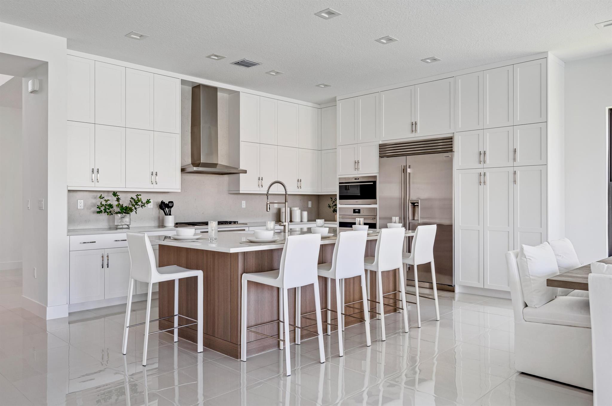 9435 Royal Woods Manor