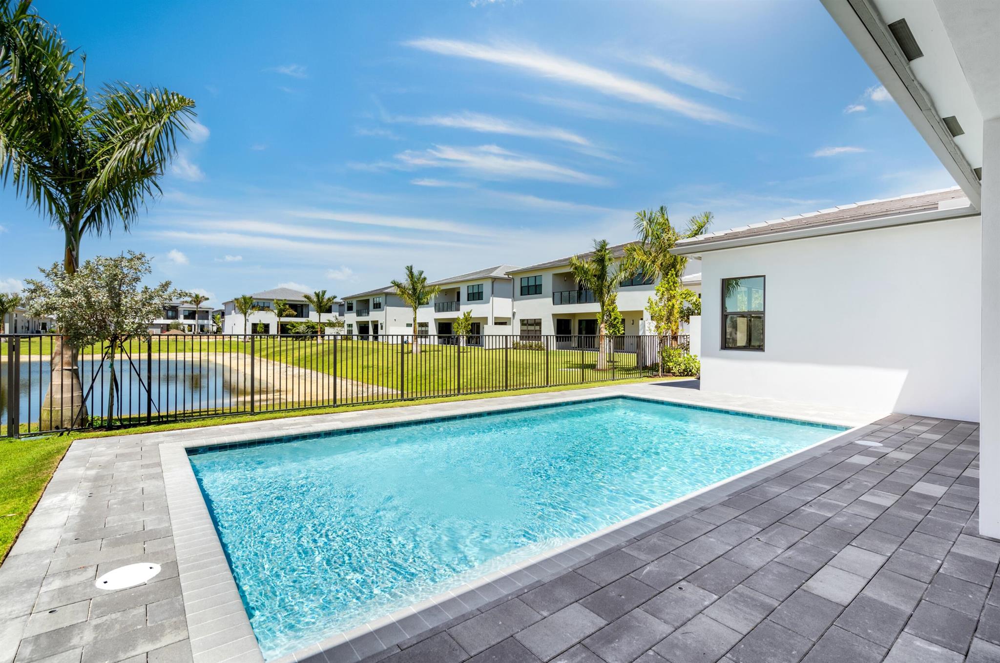 9435 Royal Woods Manor