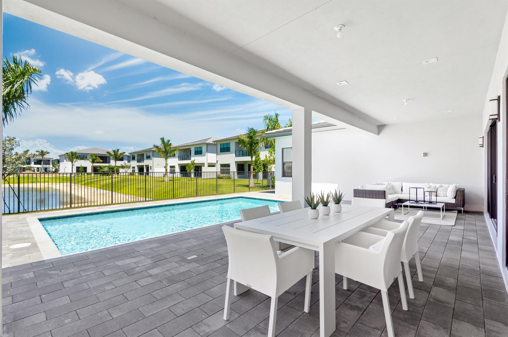 9435 Royal Woods Manor