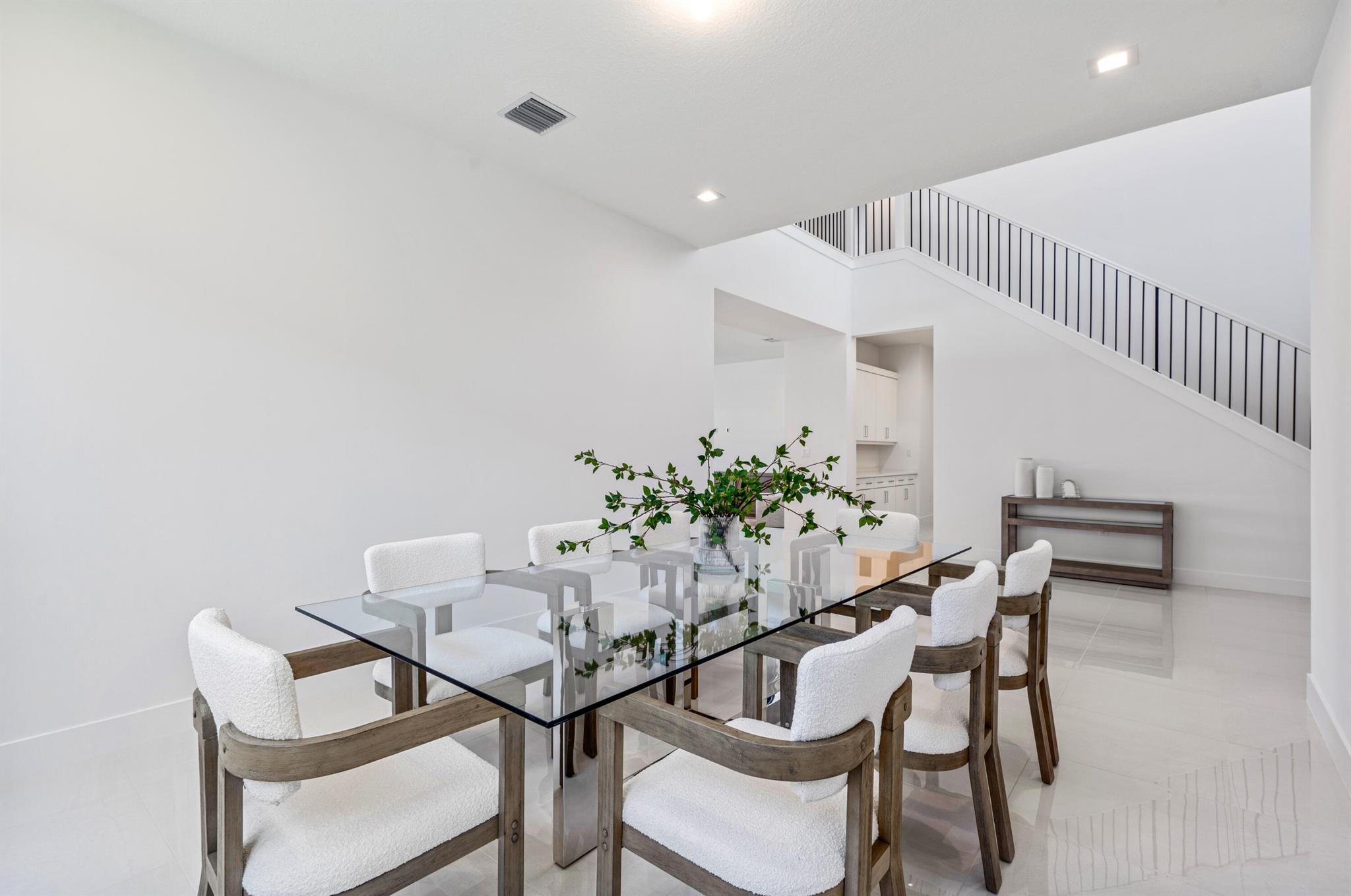 9435 Royal Woods Manor