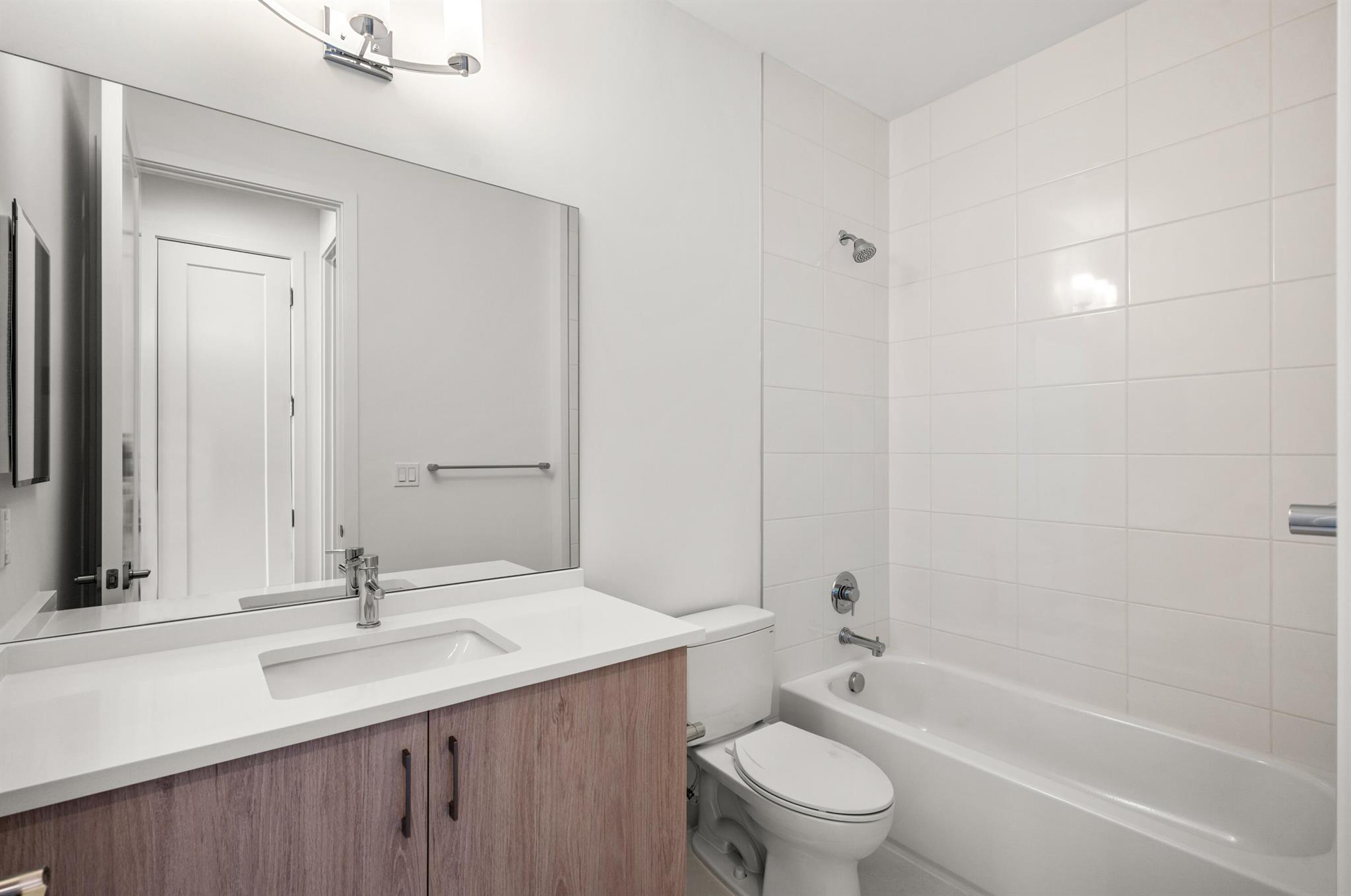 9435 Royal Woods Manor