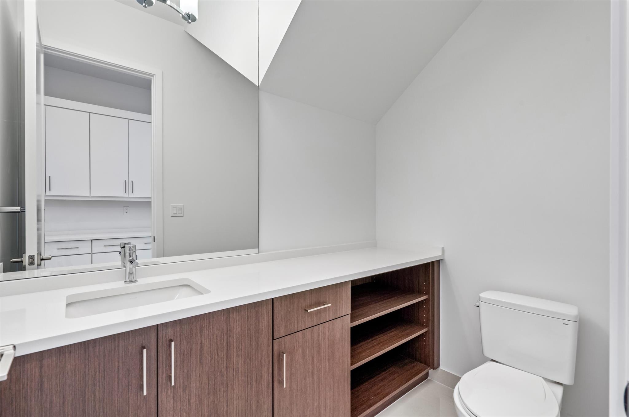 9435 Royal Woods Manor