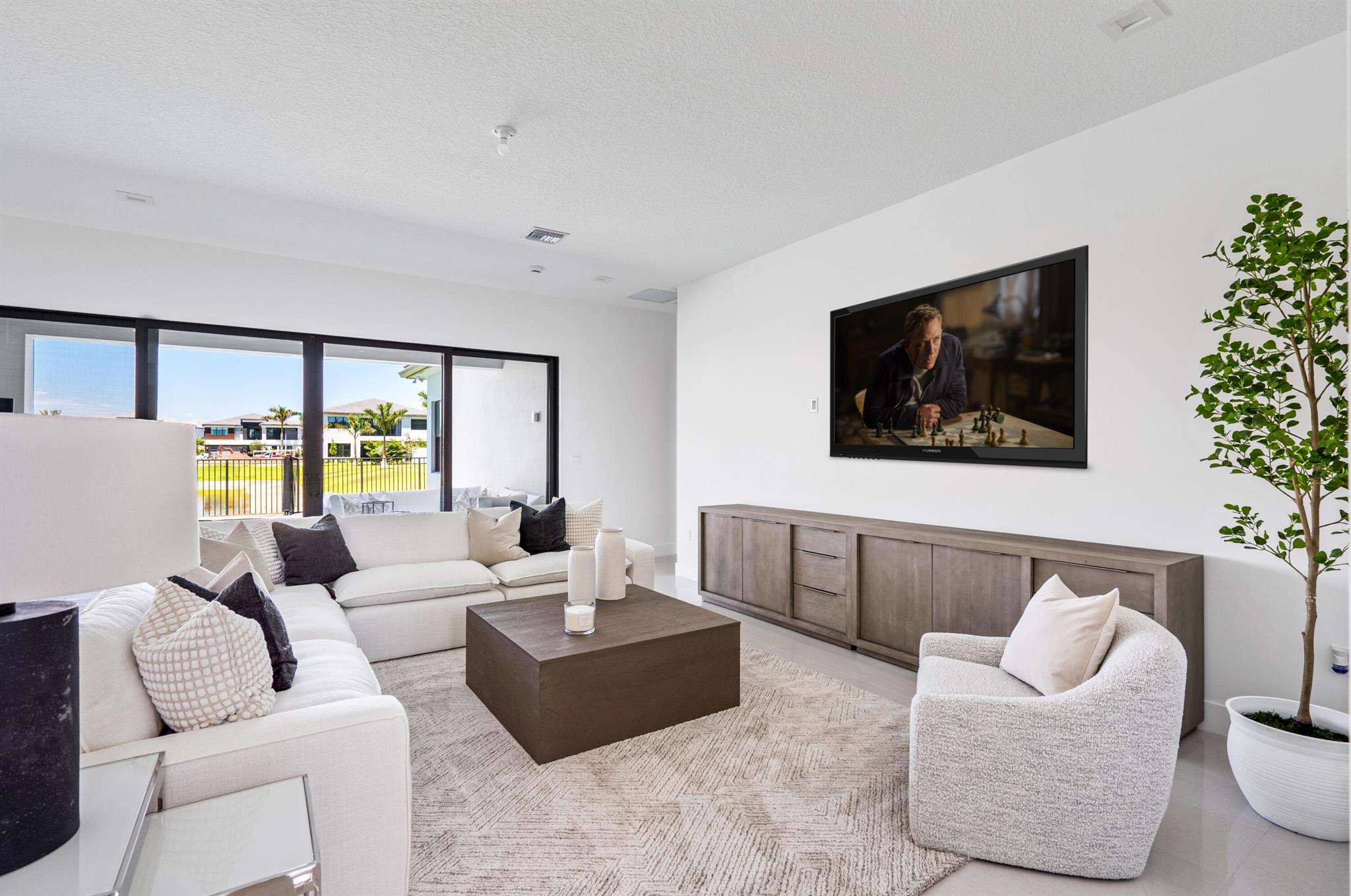 9435 Royal Woods Manor