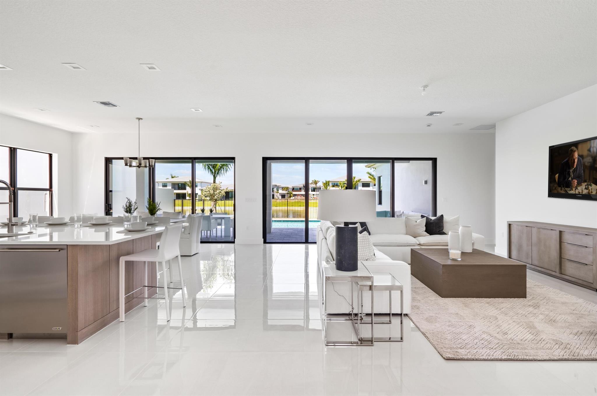 9435 Royal Woods Manor