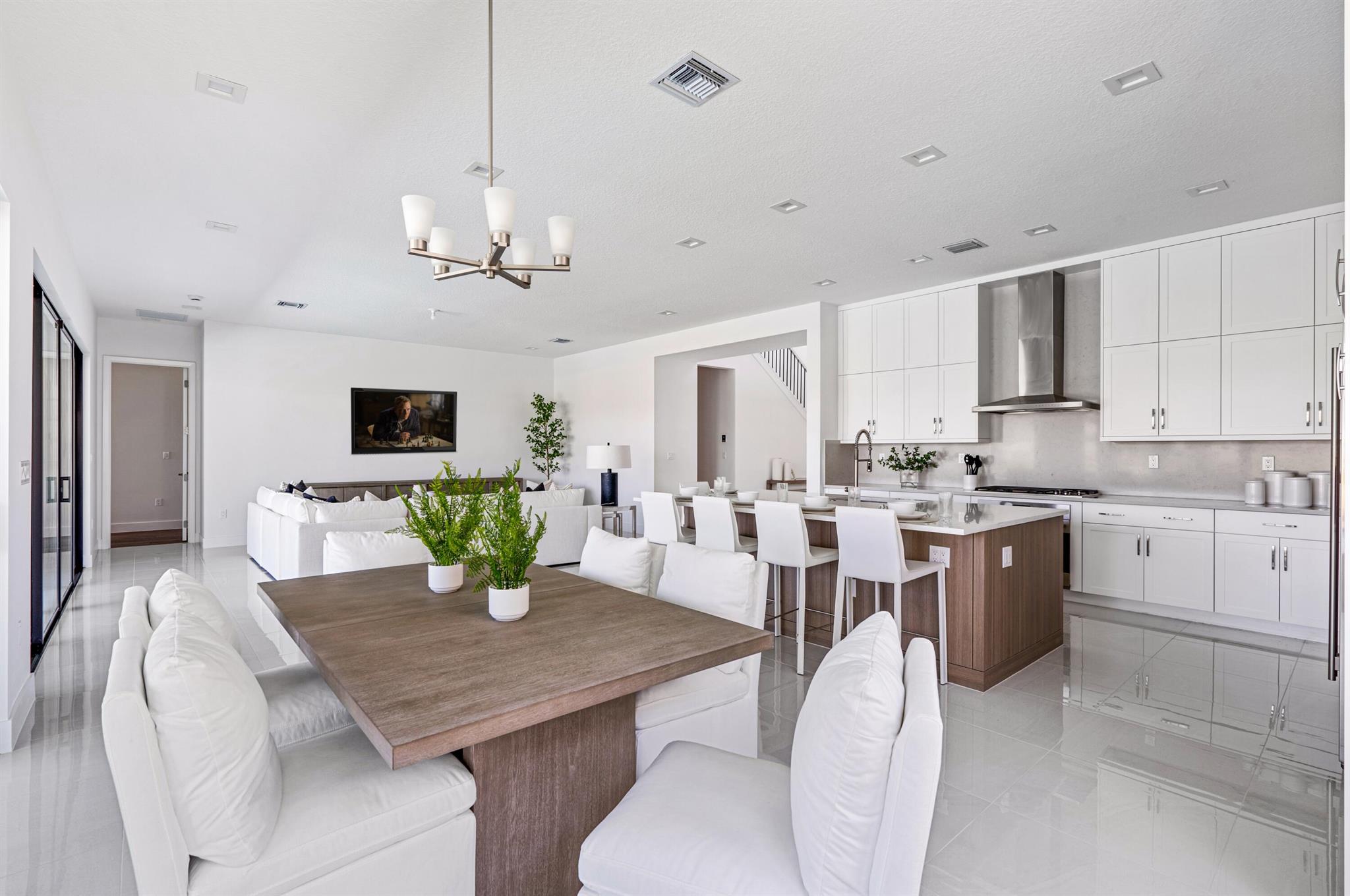 9435 Royal Woods Manor