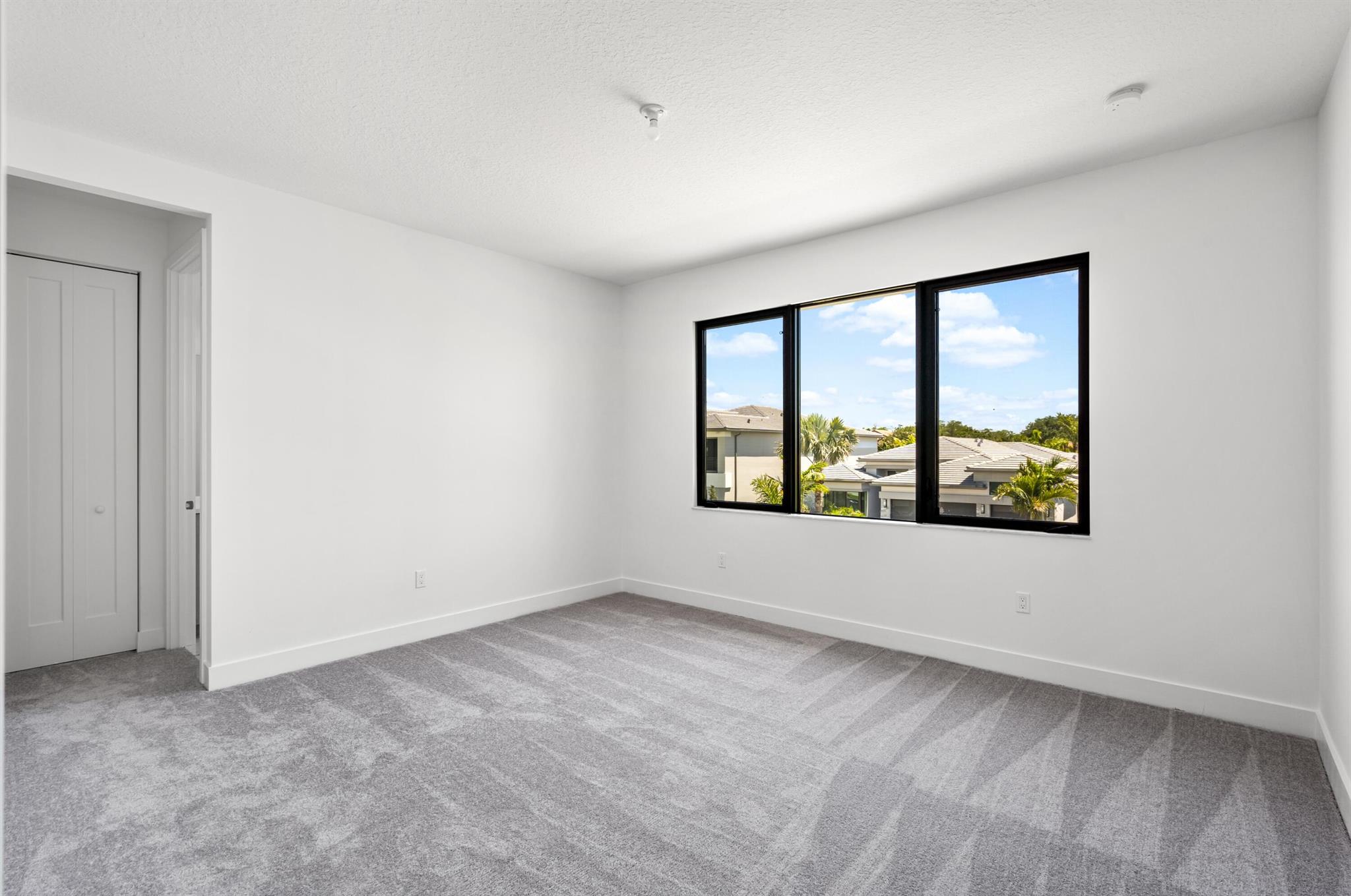 9435 Royal Woods Manor