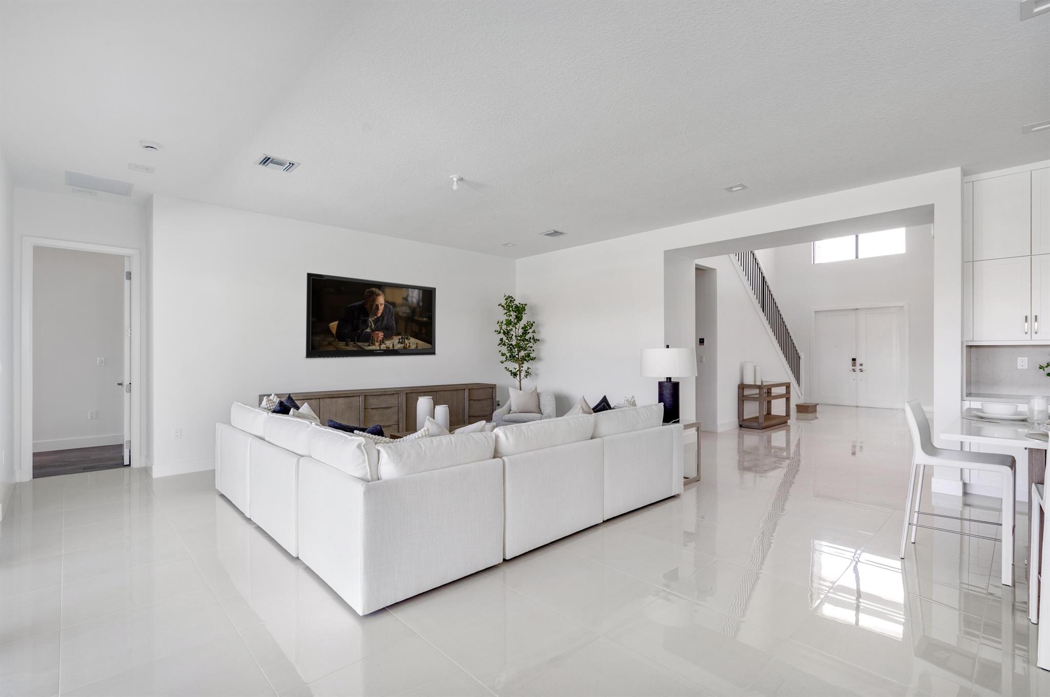 9435 Royal Woods Manor