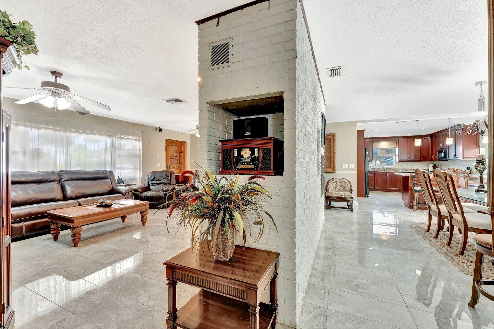 385 SW 31 Avenue