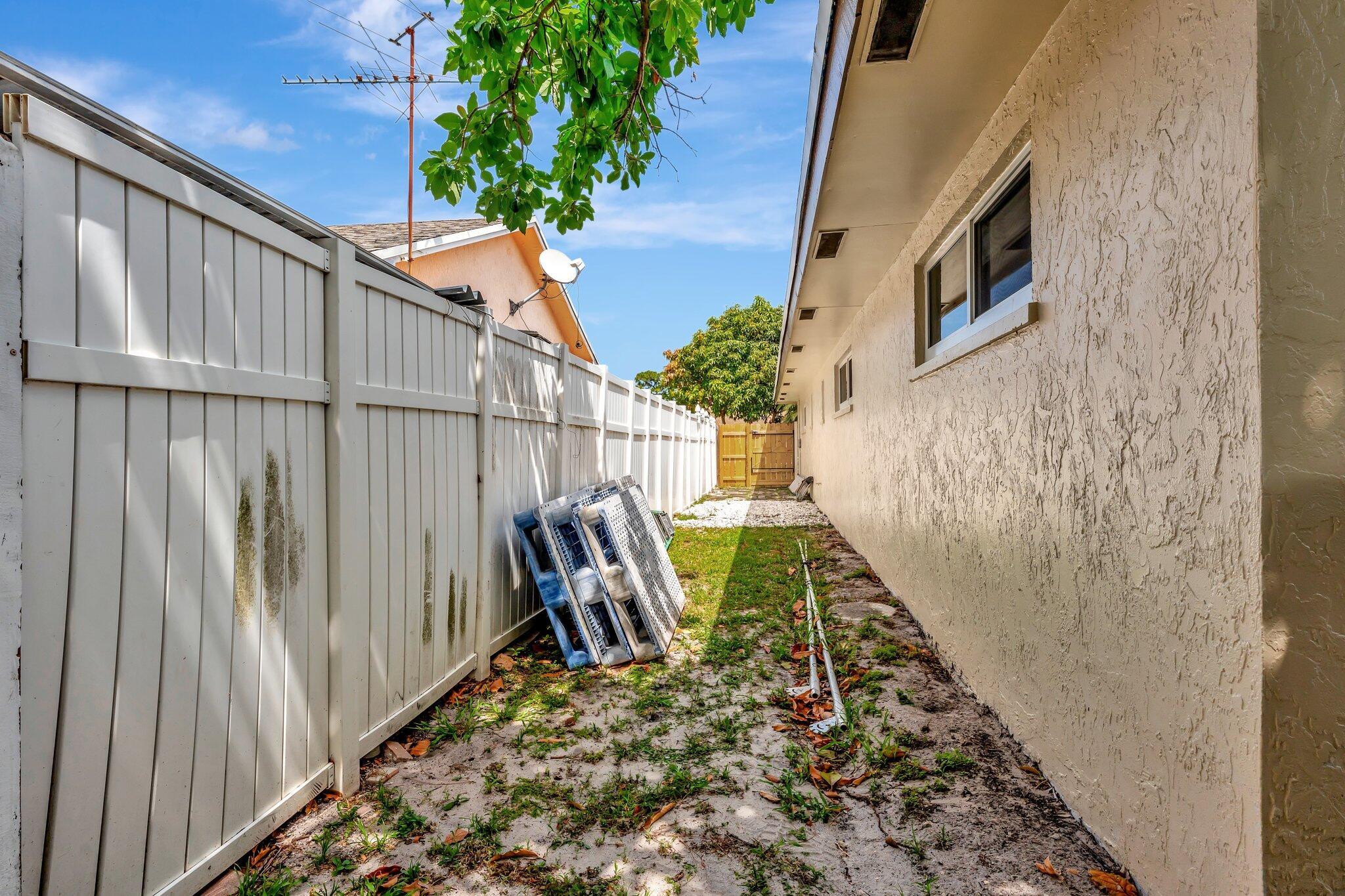 385 SW 31 Avenue