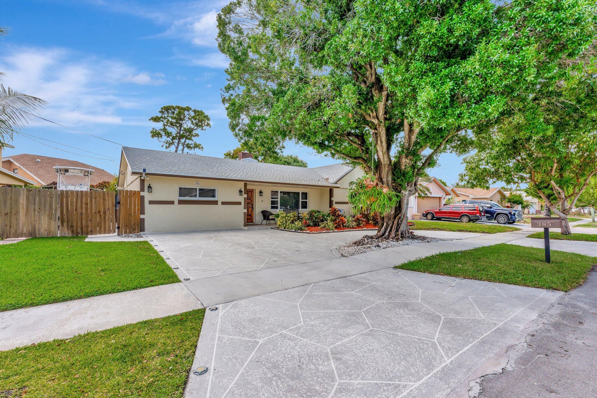 385 SW 31 Avenue