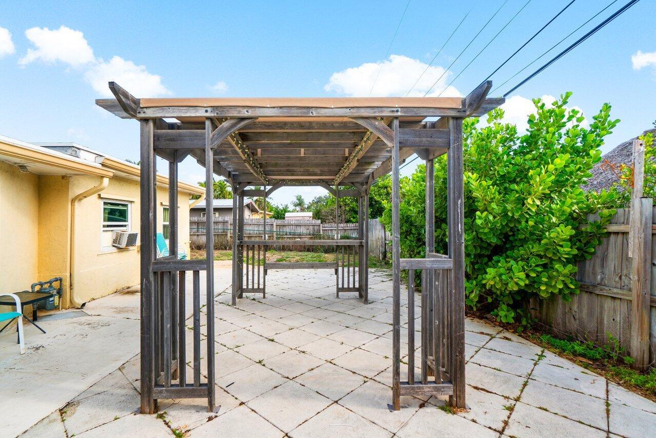 814 S 10th Street