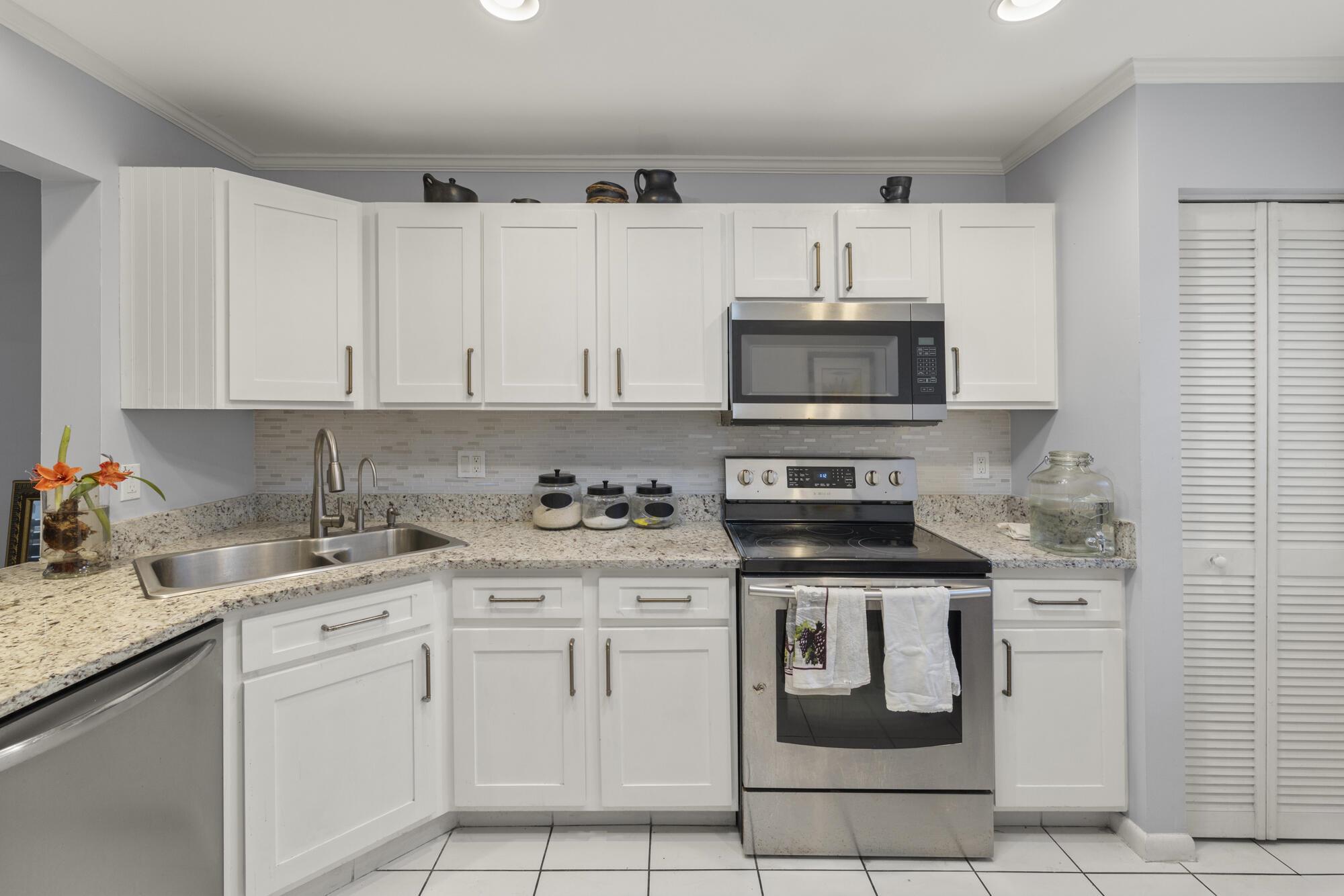 2641 Gately Drive W 2003