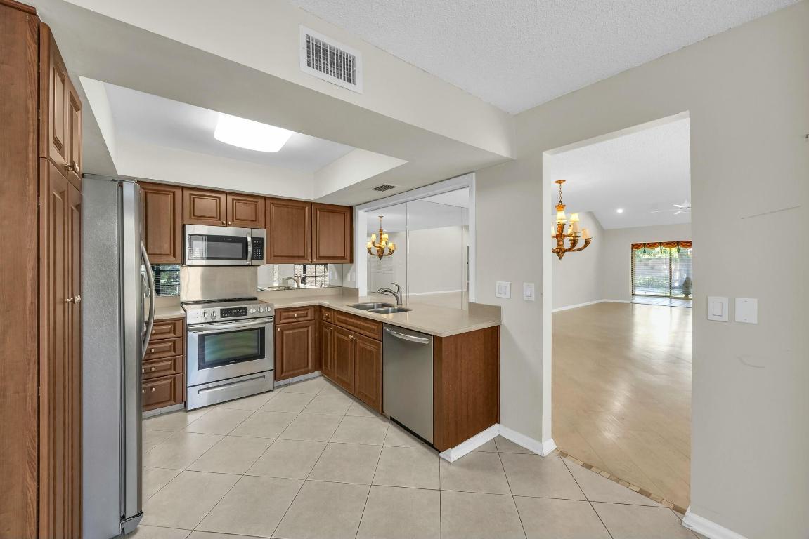 11206 Applegate Circle