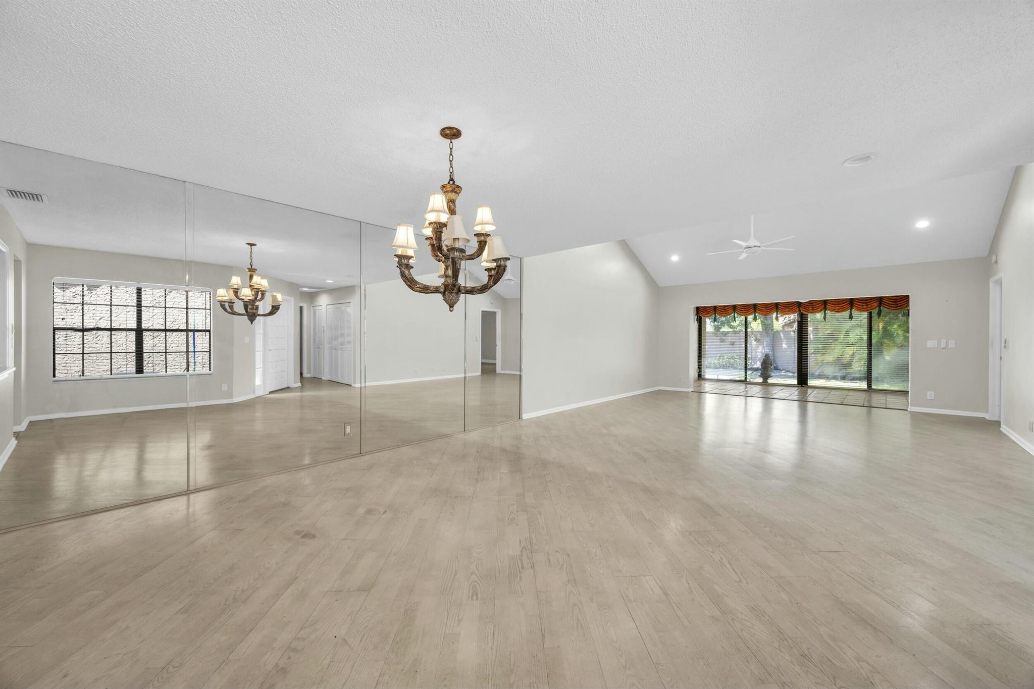 11206 Applegate Circle