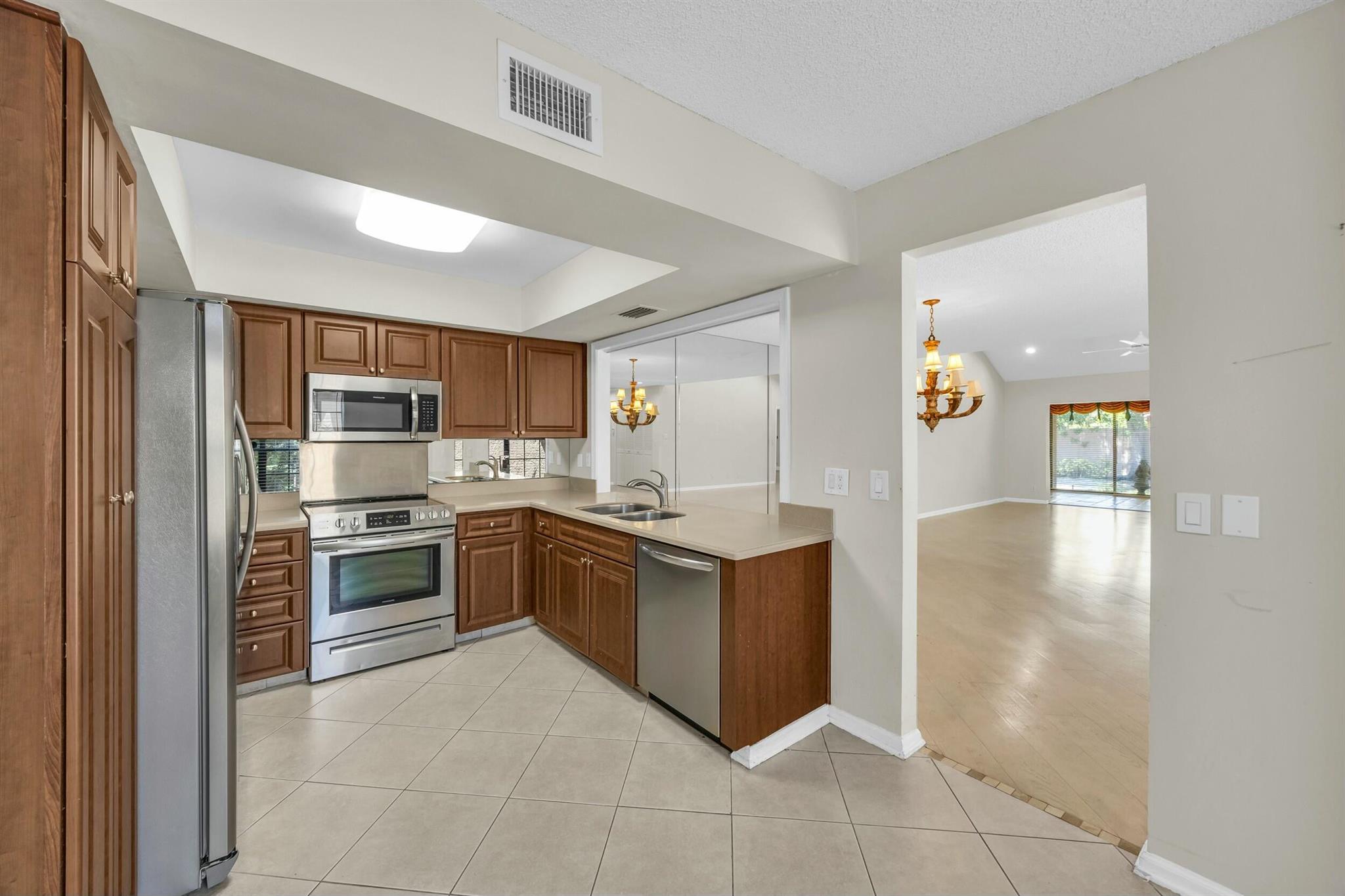 11206 Applegate Circle