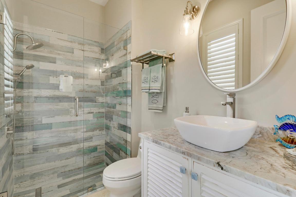 18808 SE Windward Island Lane