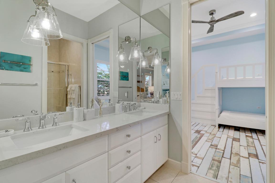 18808 SE Windward Island Lane