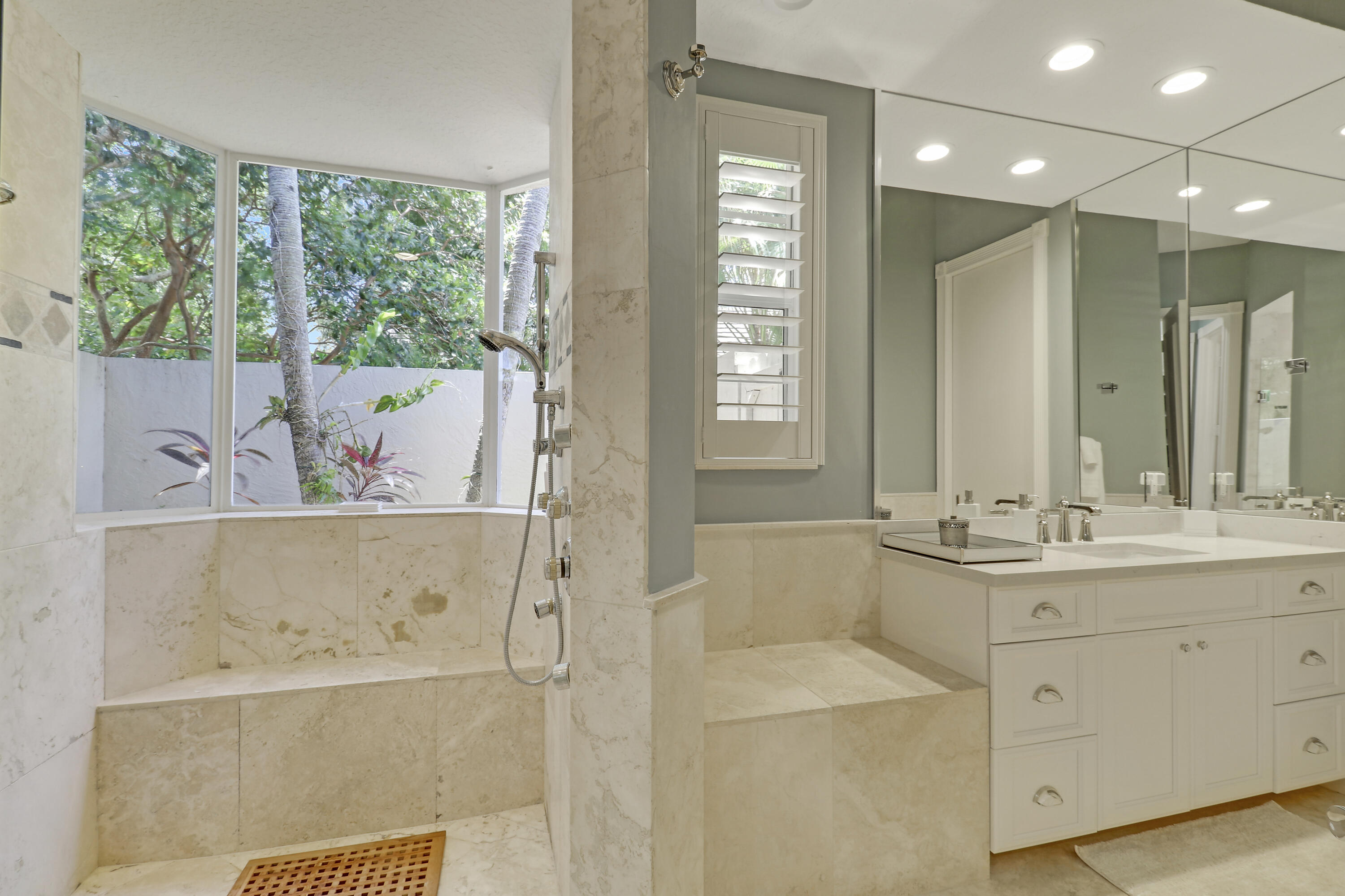 18808 SE Windward Island Lane