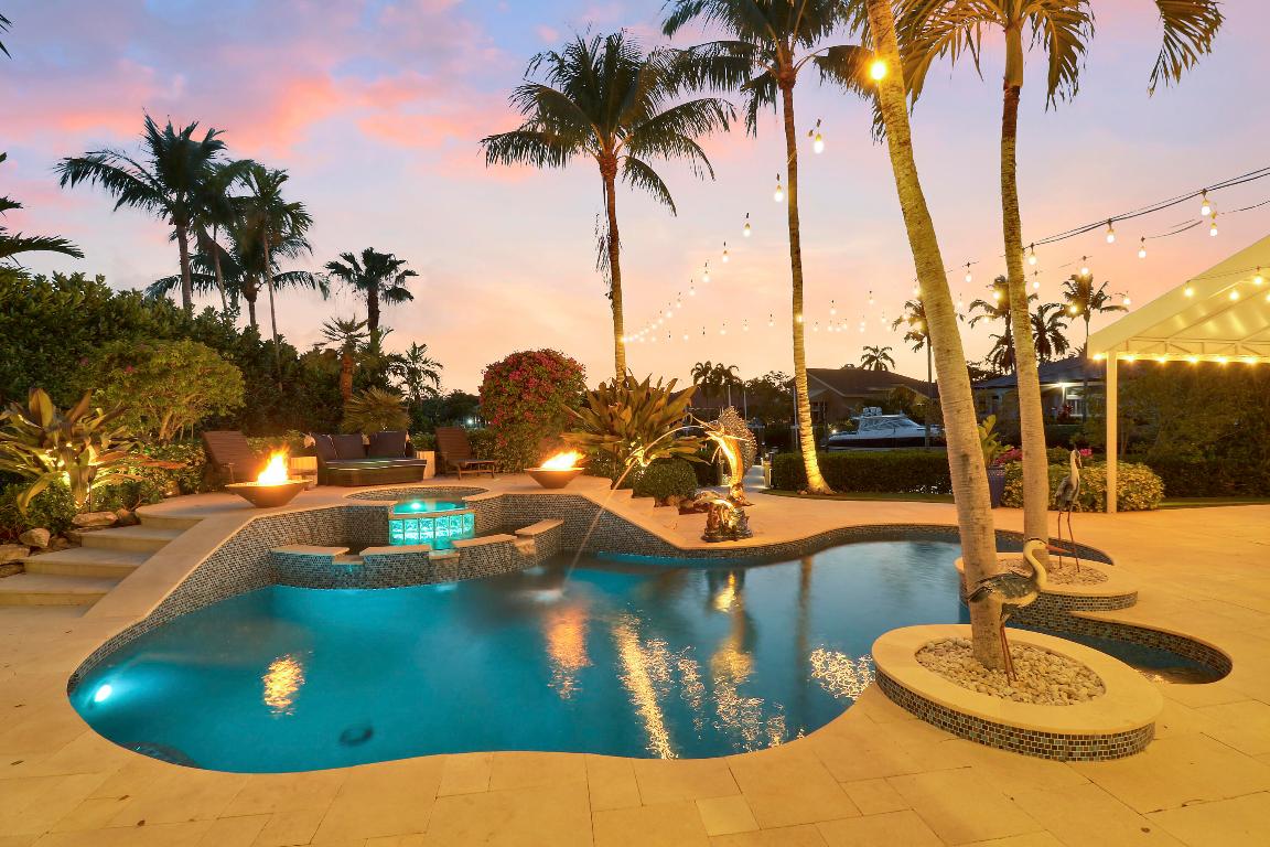 18808 SE Windward Island Lane