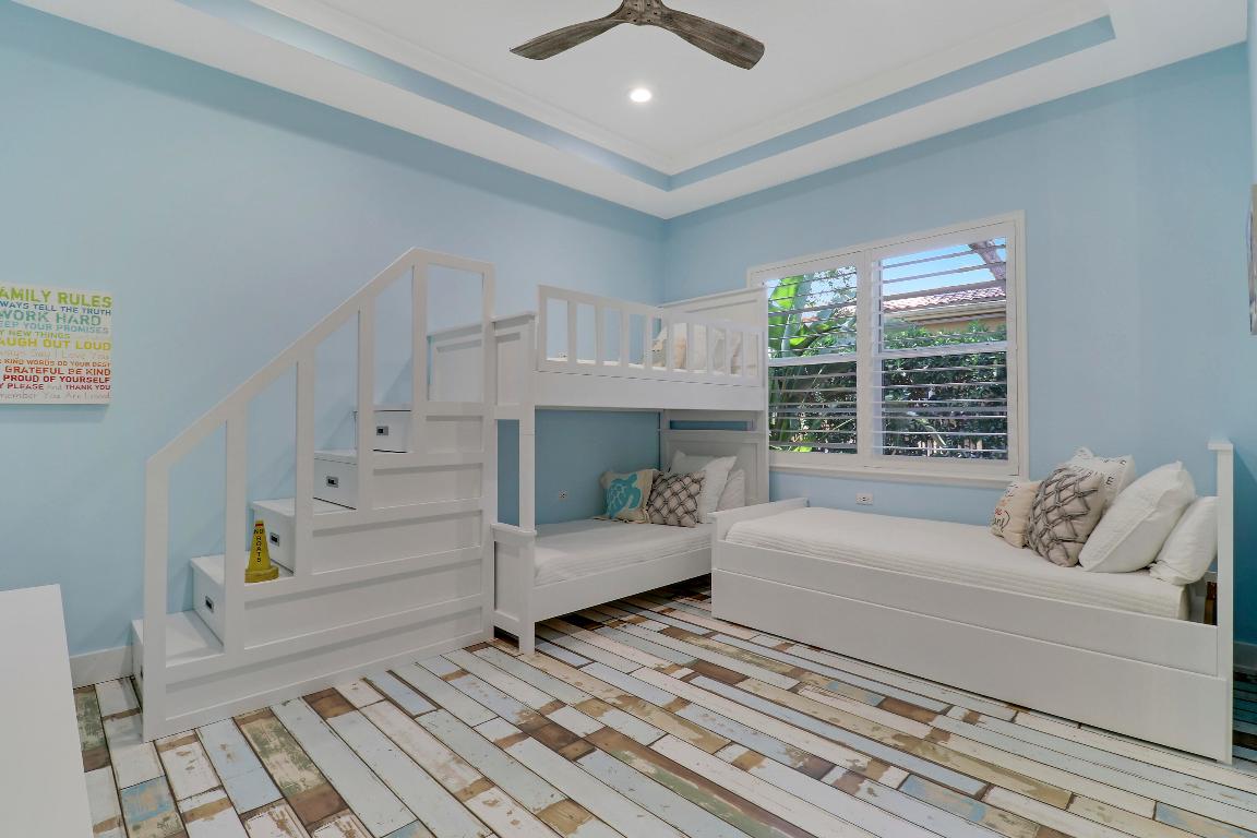 18808 SE Windward Island Lane