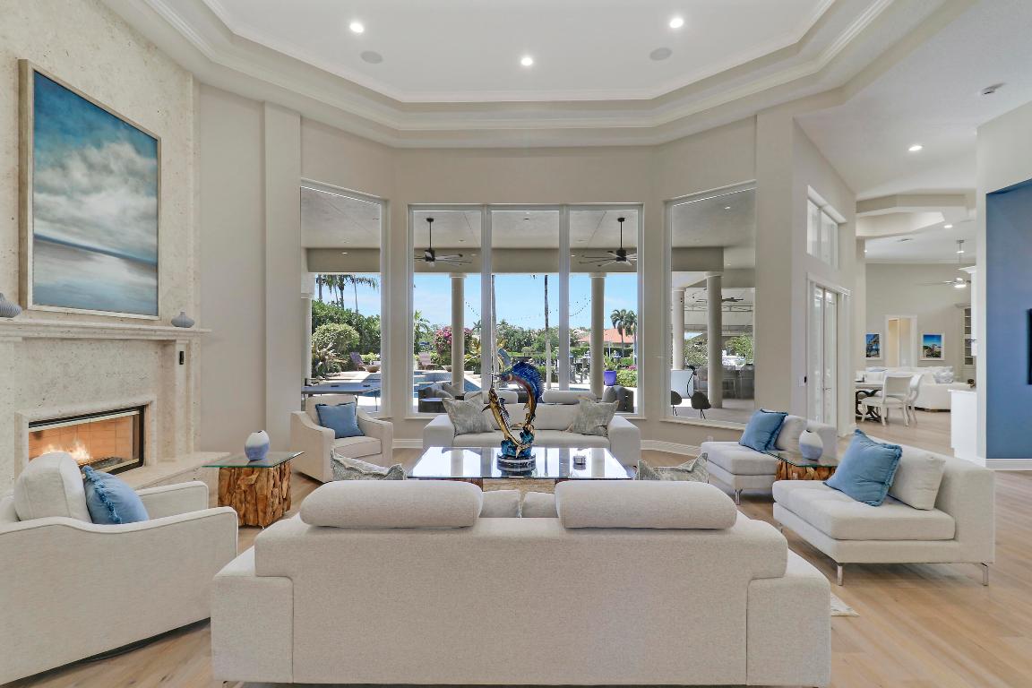 18808 SE Windward Island Lane