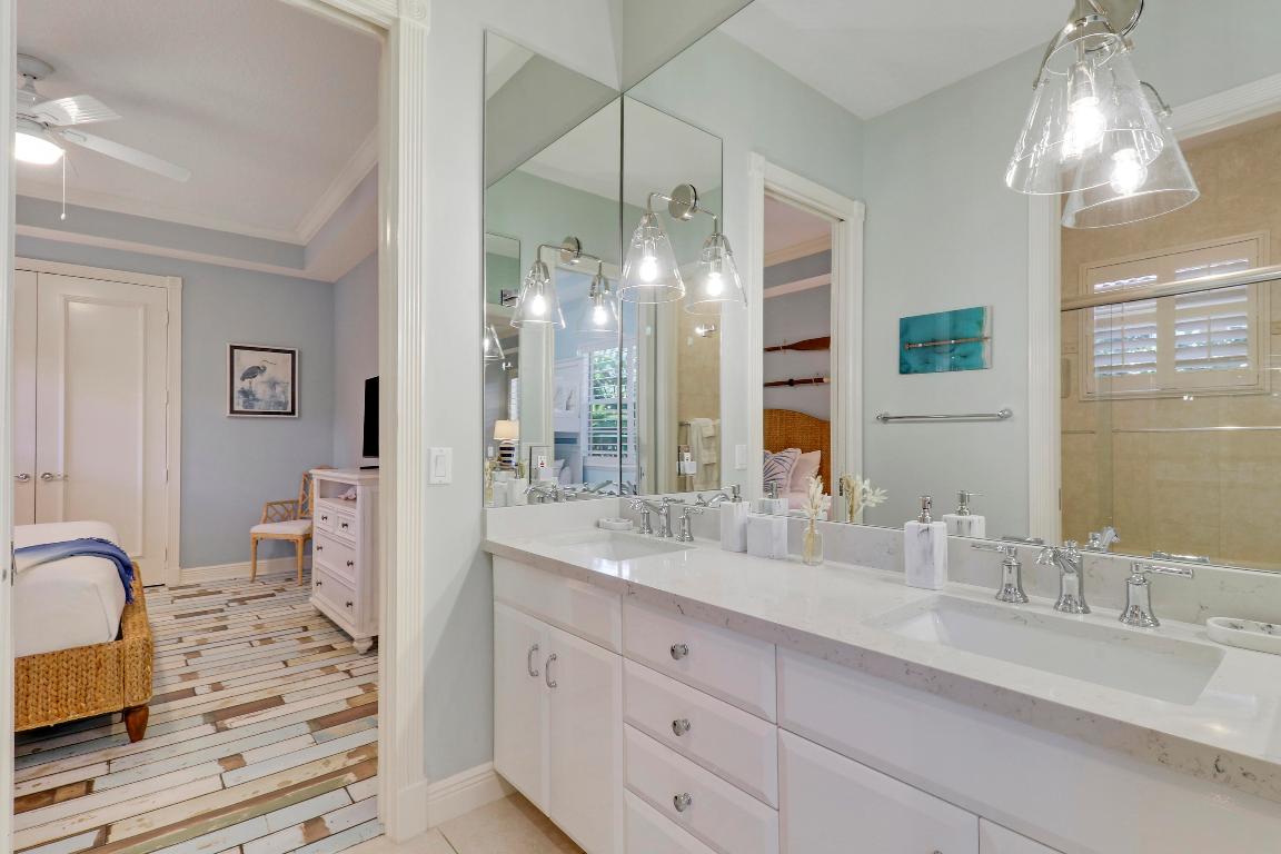 18808 SE Windward Island Lane