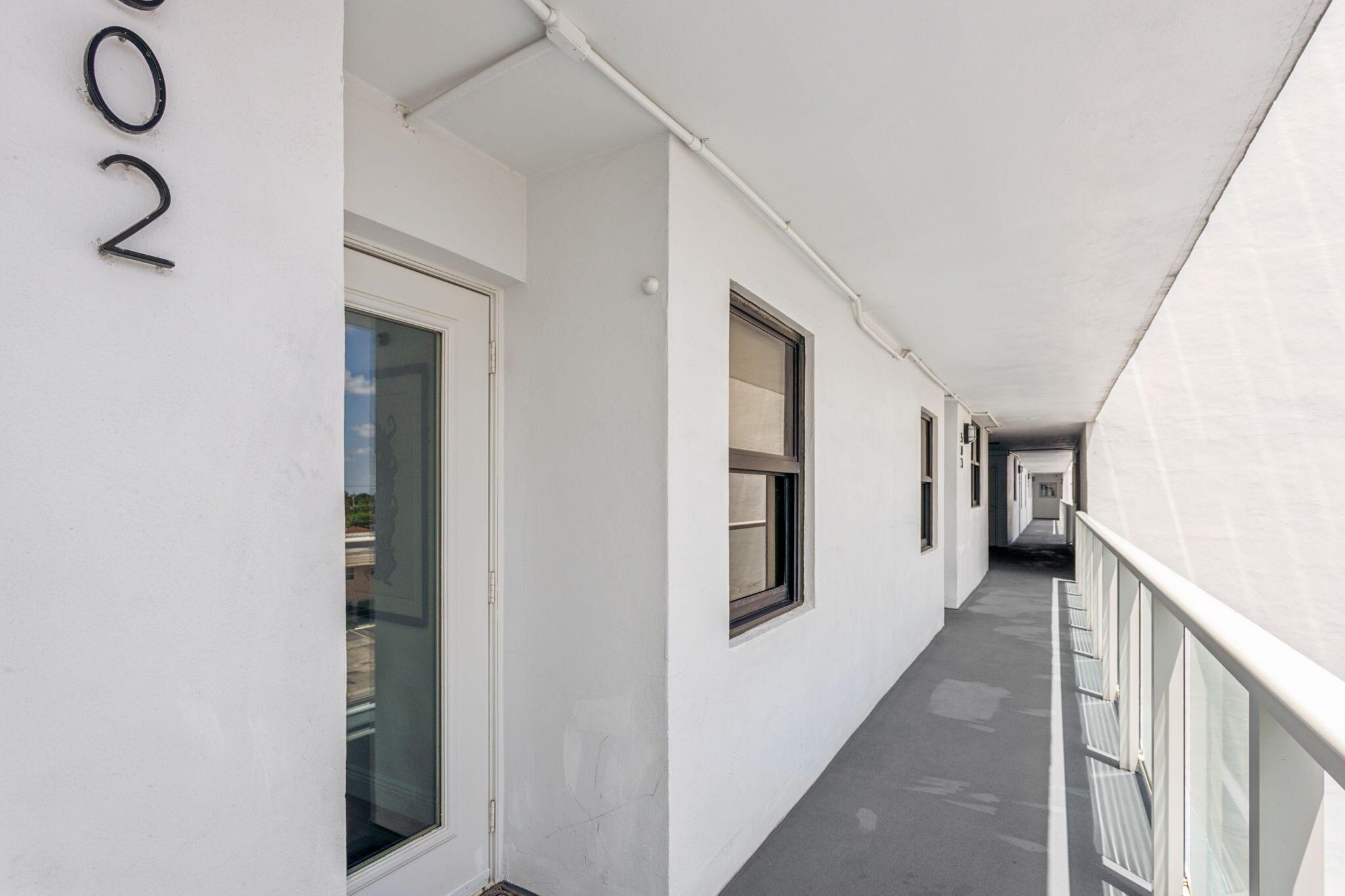 1401 N Riverside Drive 502