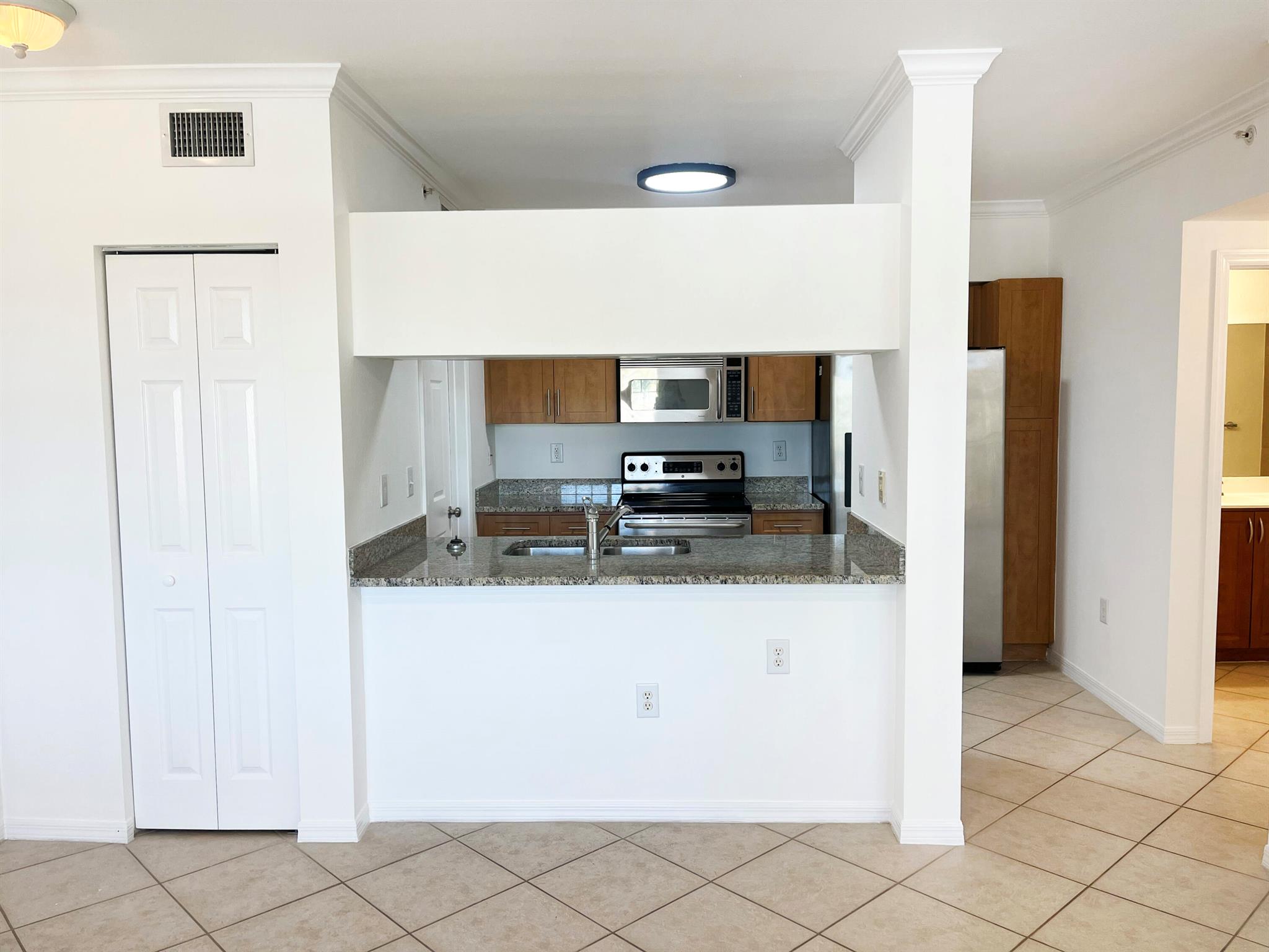6482 Emerald Dunes Drive 302