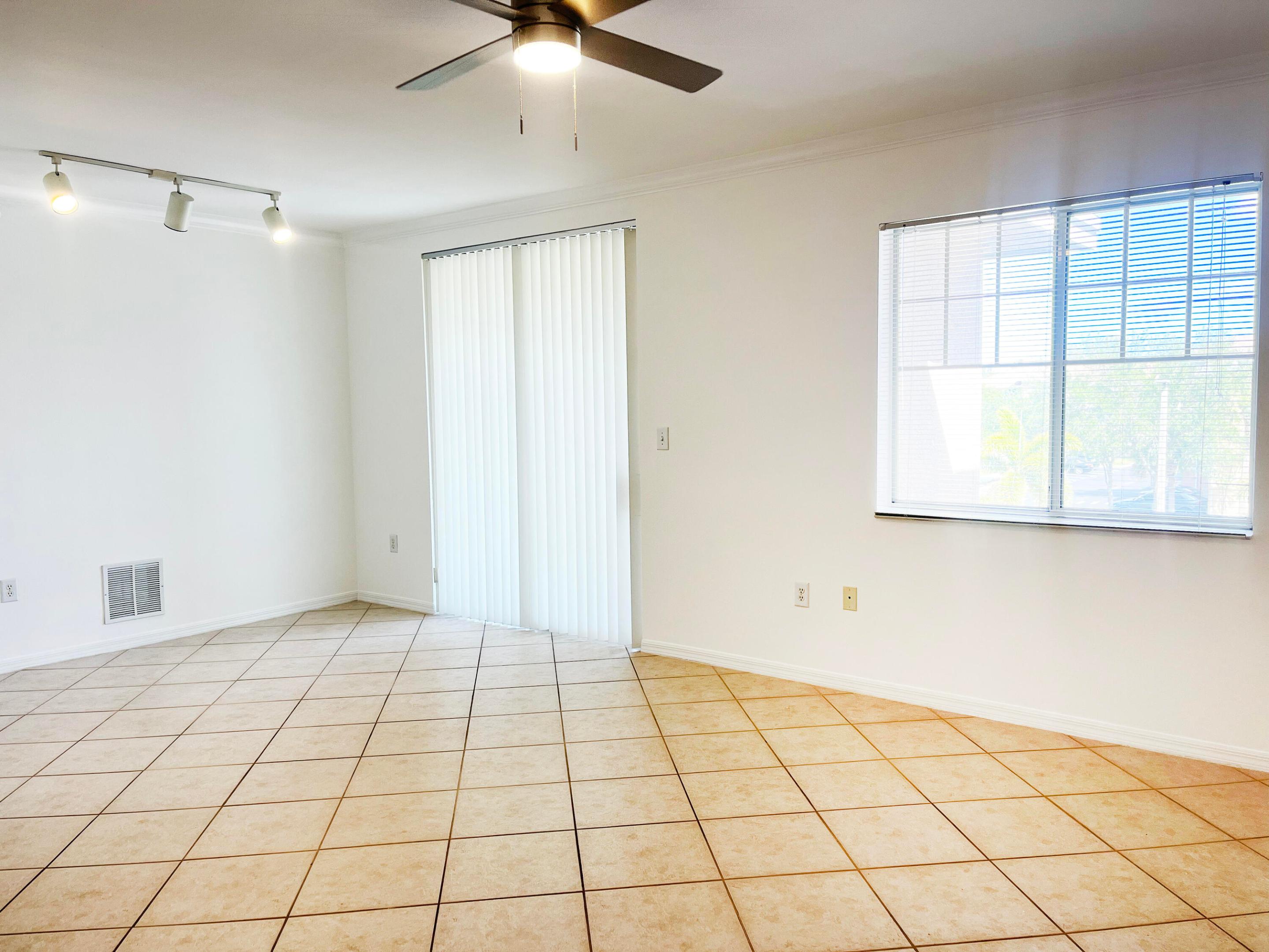 6482 Emerald Dunes Drive 302