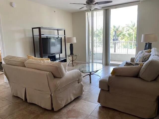 700 E Boynton Beach Boulevard Unit: 208