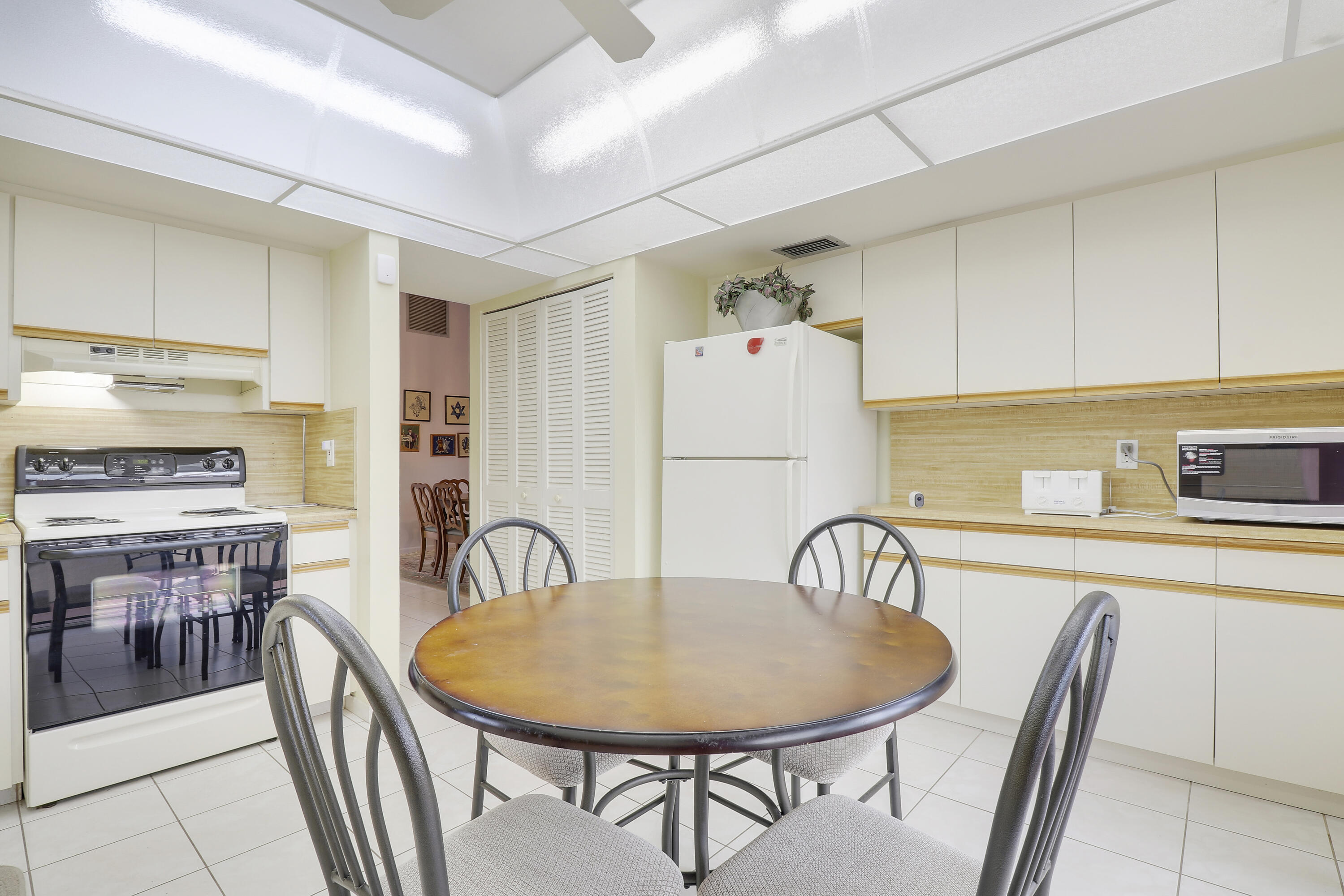 13759 Date Palm Court A