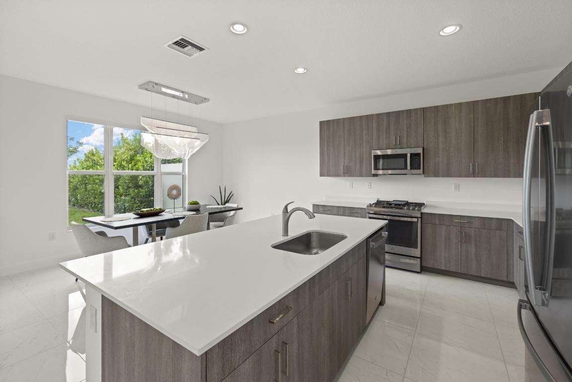 19486 Broad Shore Walk