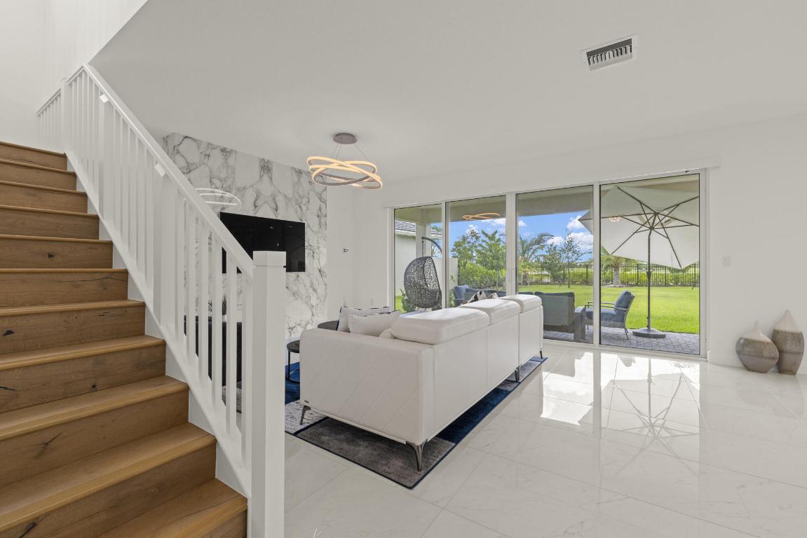 19486 Broad Shore Walk