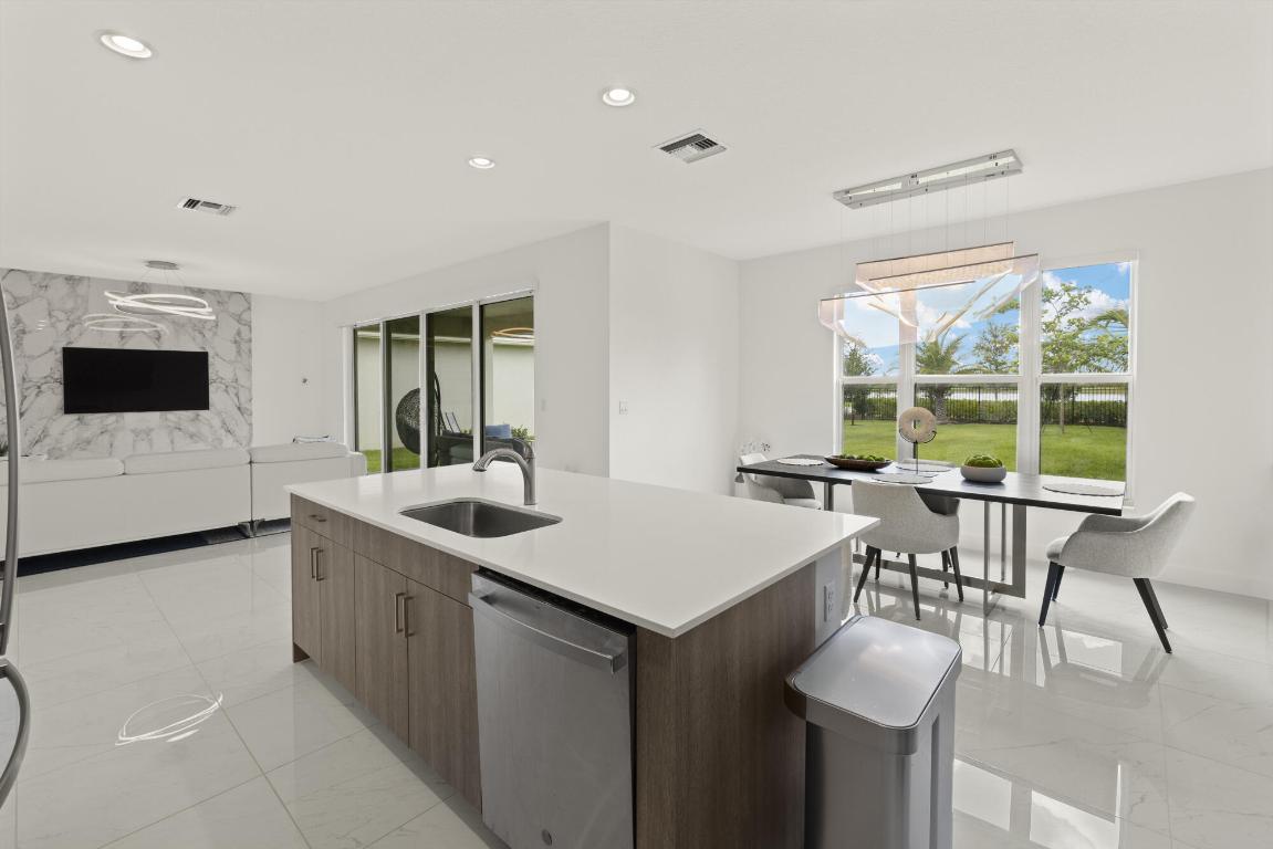 19486 Broad Shore Walk